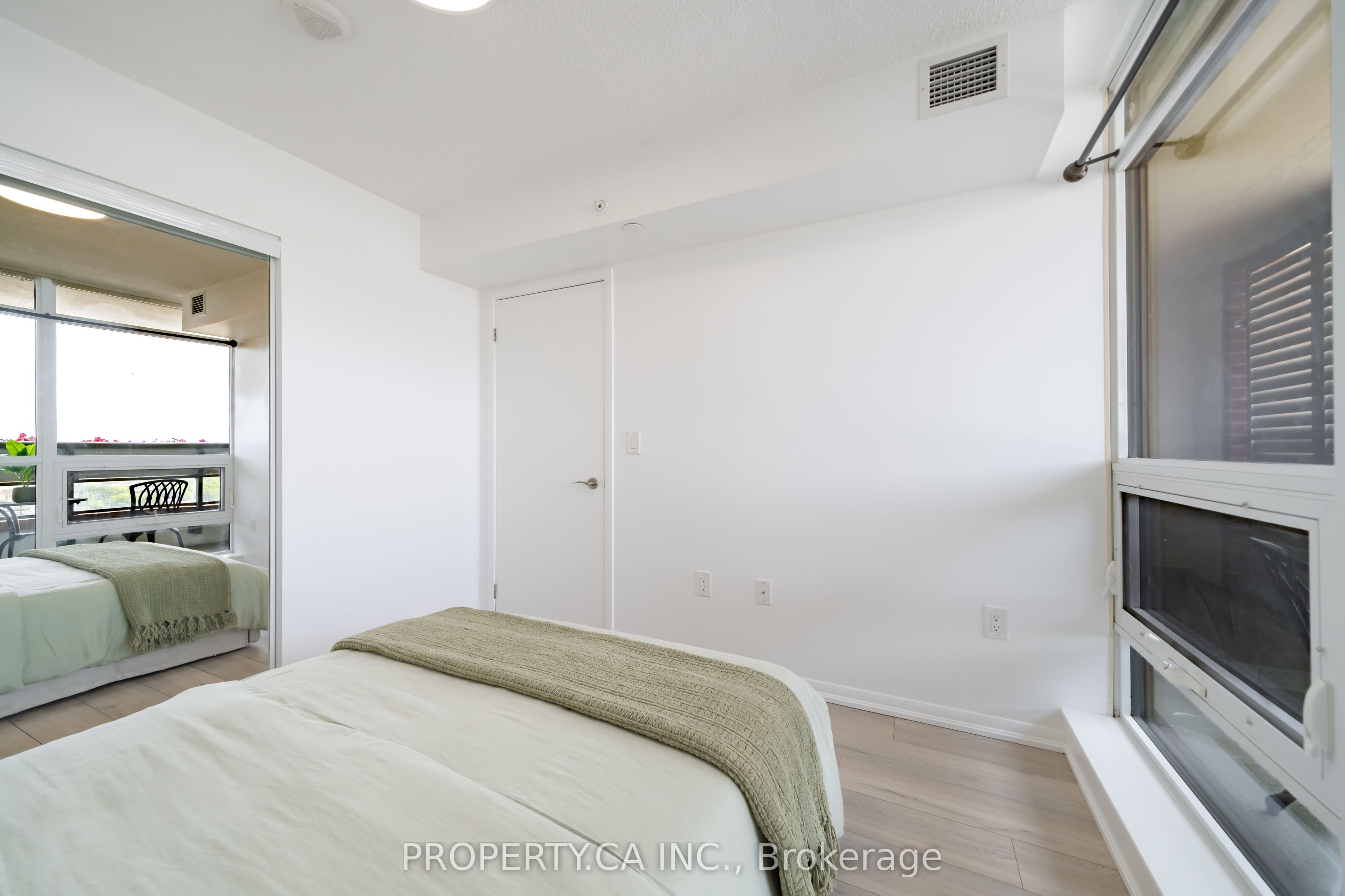 830 Lawrence Avenue 1201 Property Photo 21