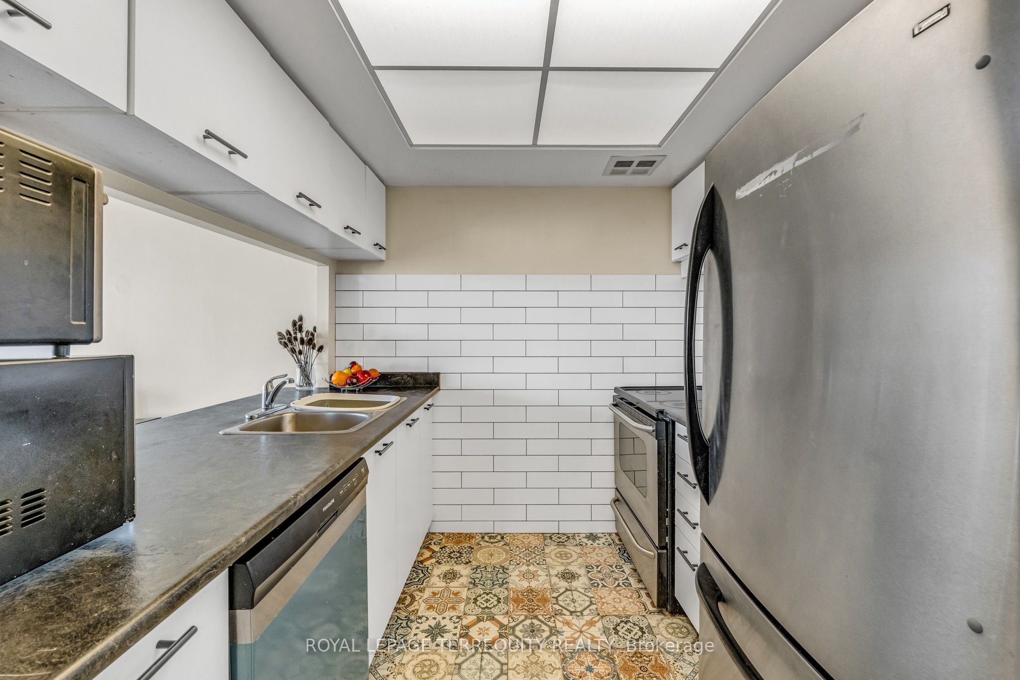 250 Webb Drive 1512 Property Photo 5
