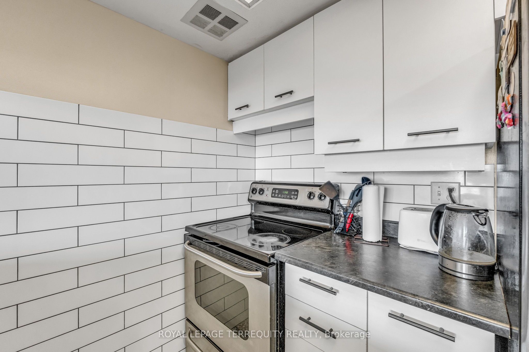 250 Webb Drive 1512 Property Photo 6