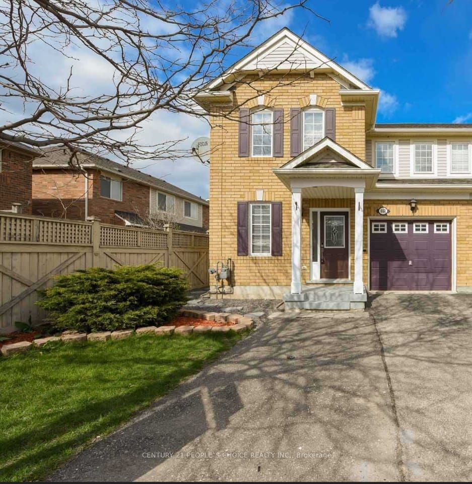 657 Thompson Road S BSMT Property Photo 1