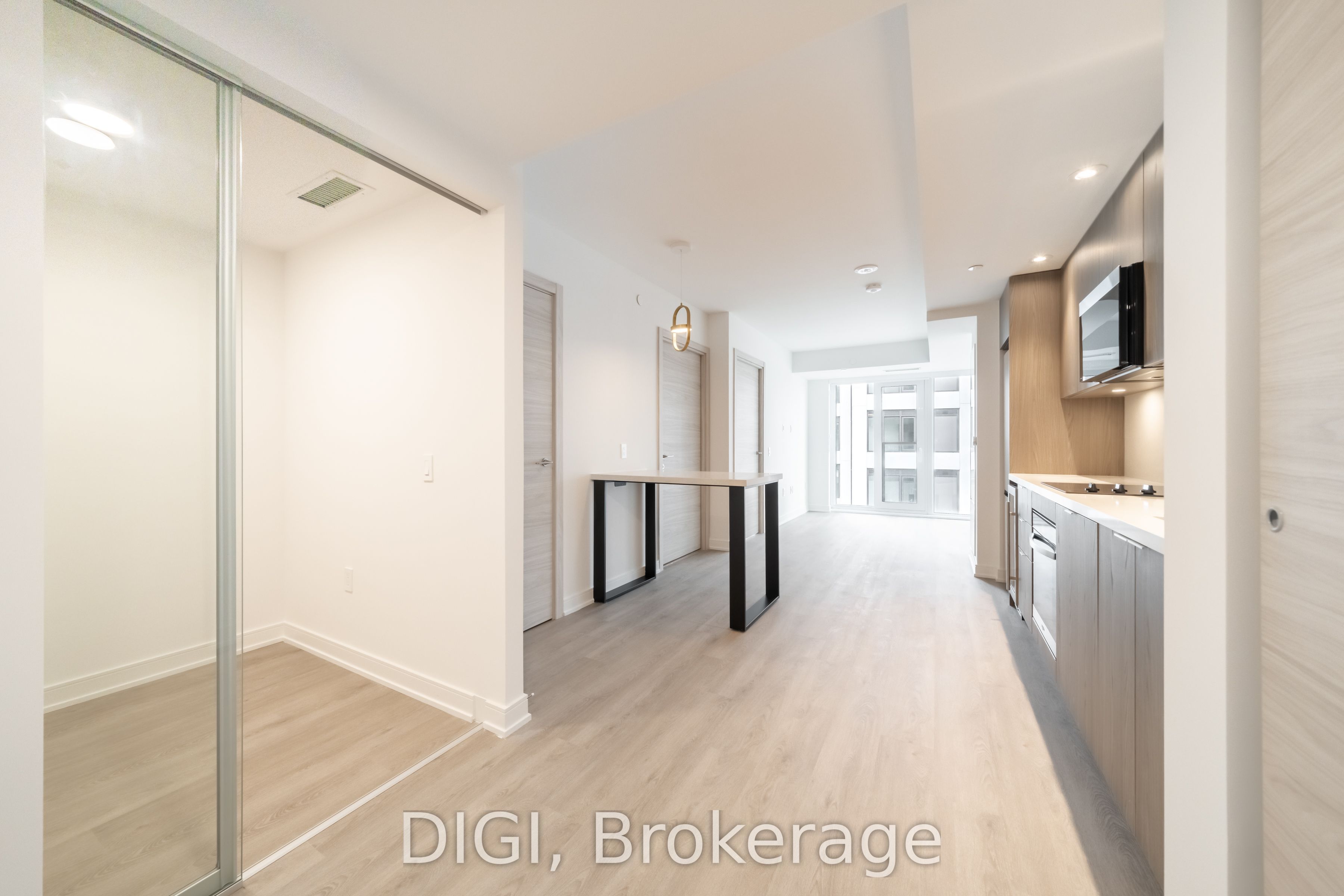 485 Perth Avenue E725 Property Photo 3