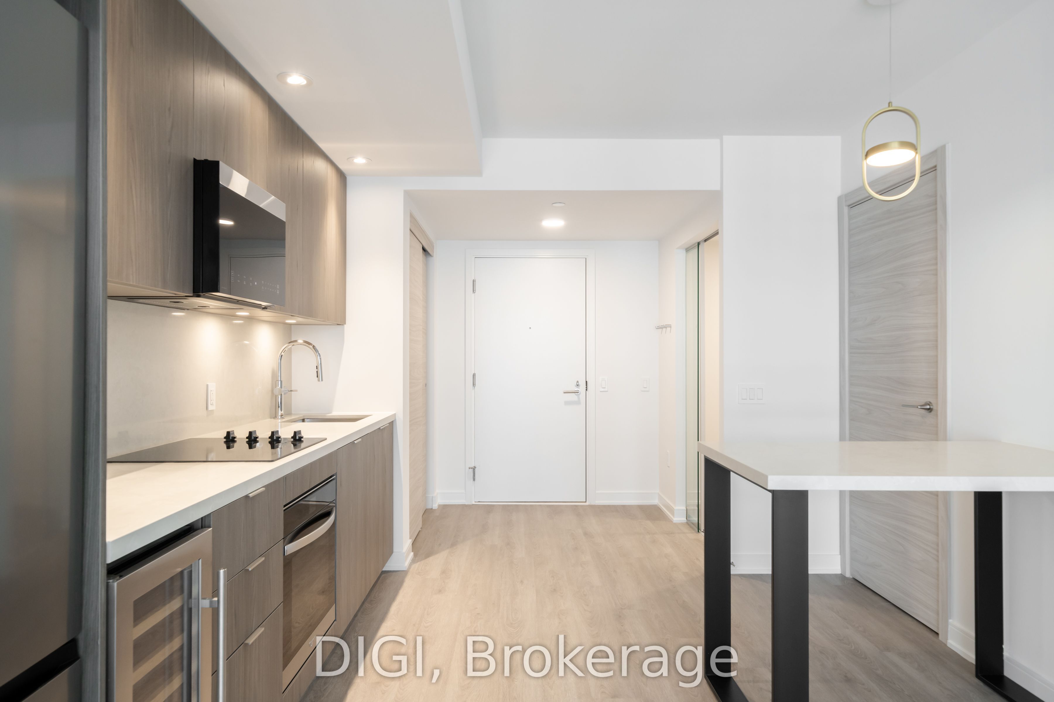 485 Perth Avenue E725 Property Photo 5