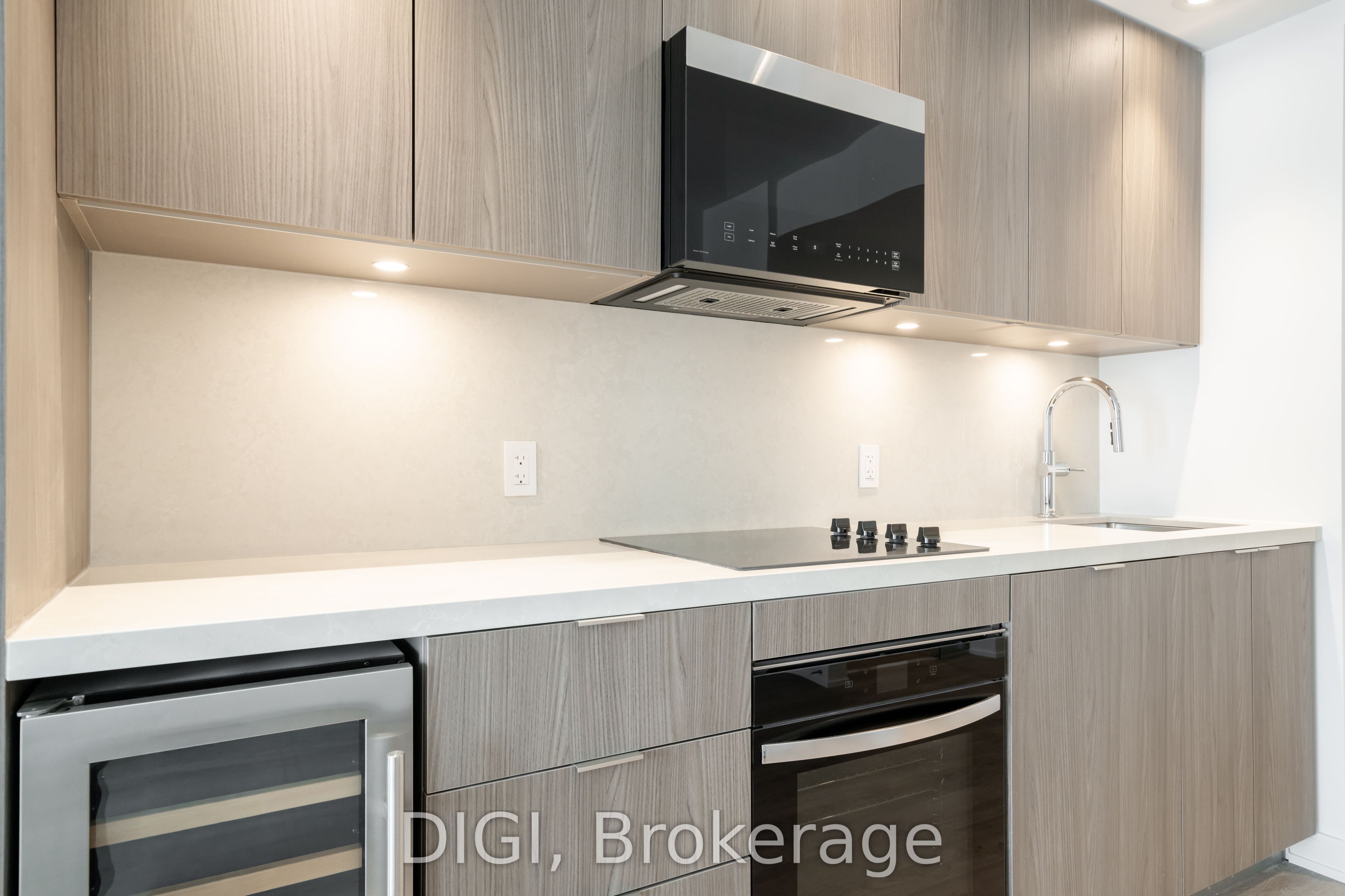 485 Perth Avenue E725 Property Photo 6