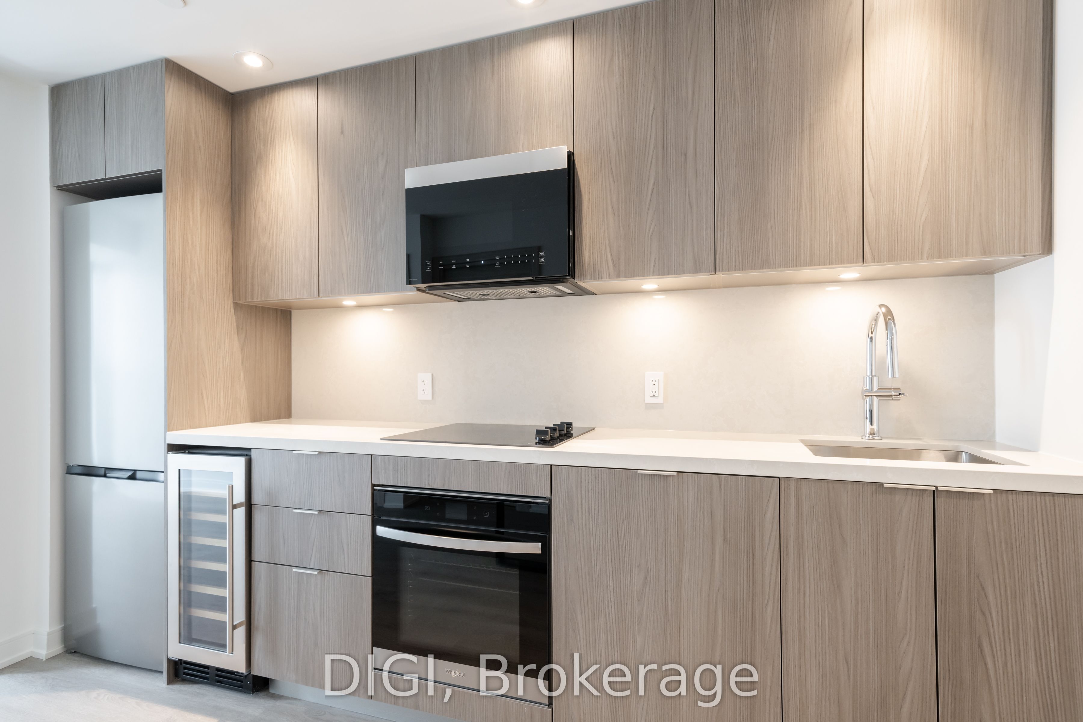 485 Perth Avenue E725 Property Photo 7