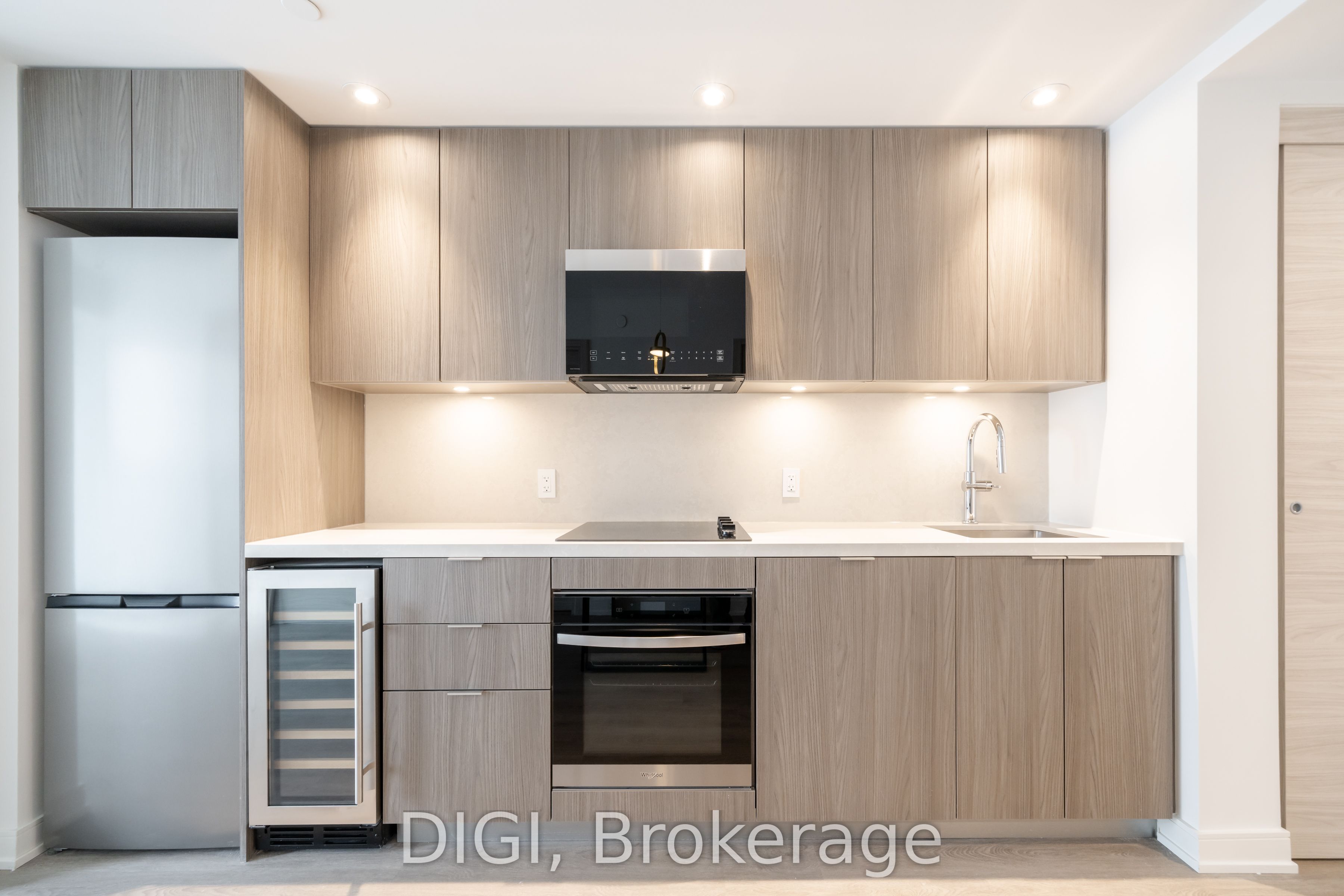 485 Perth Avenue E725 Property Photo 8