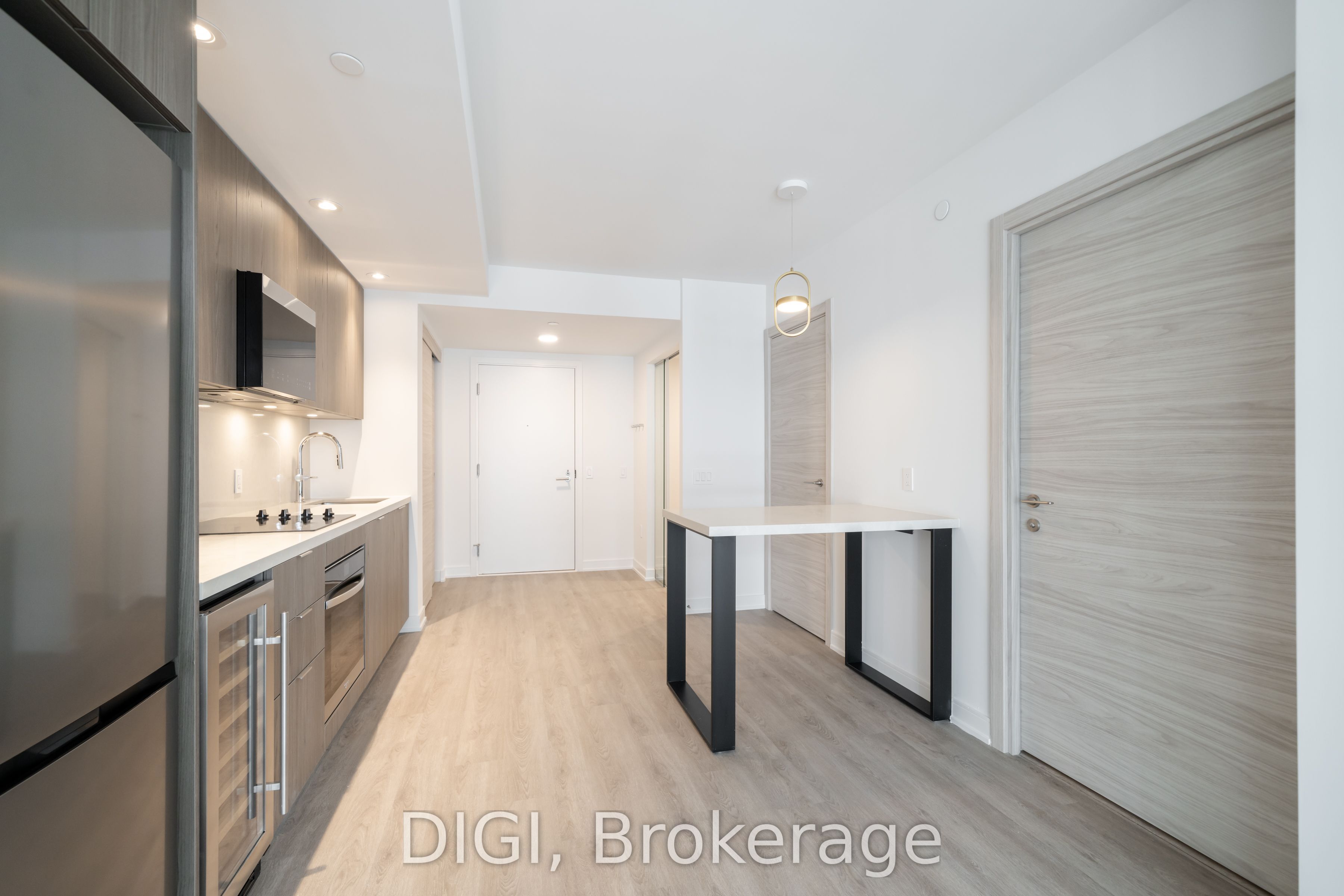 485 Perth Avenue E725 Property Photo 9