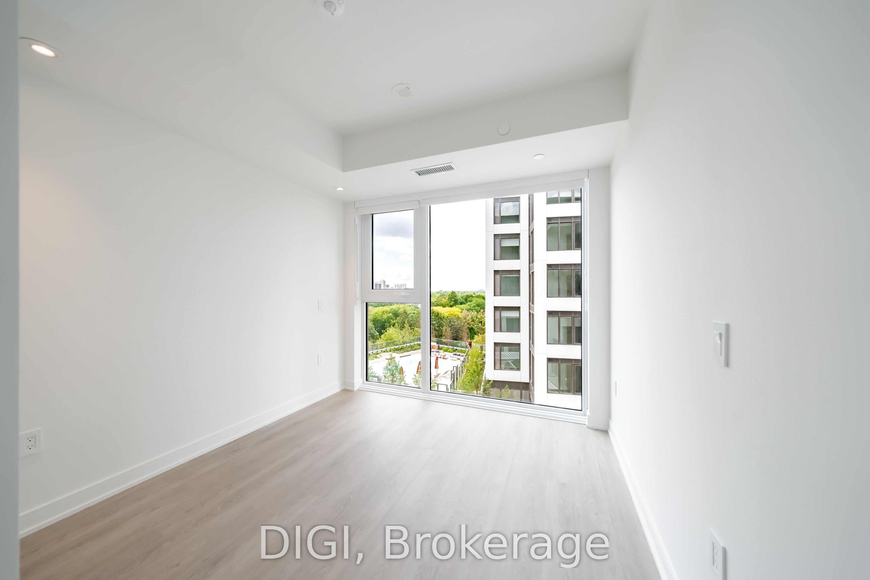 485 Perth Avenue E725 Property Photo 12