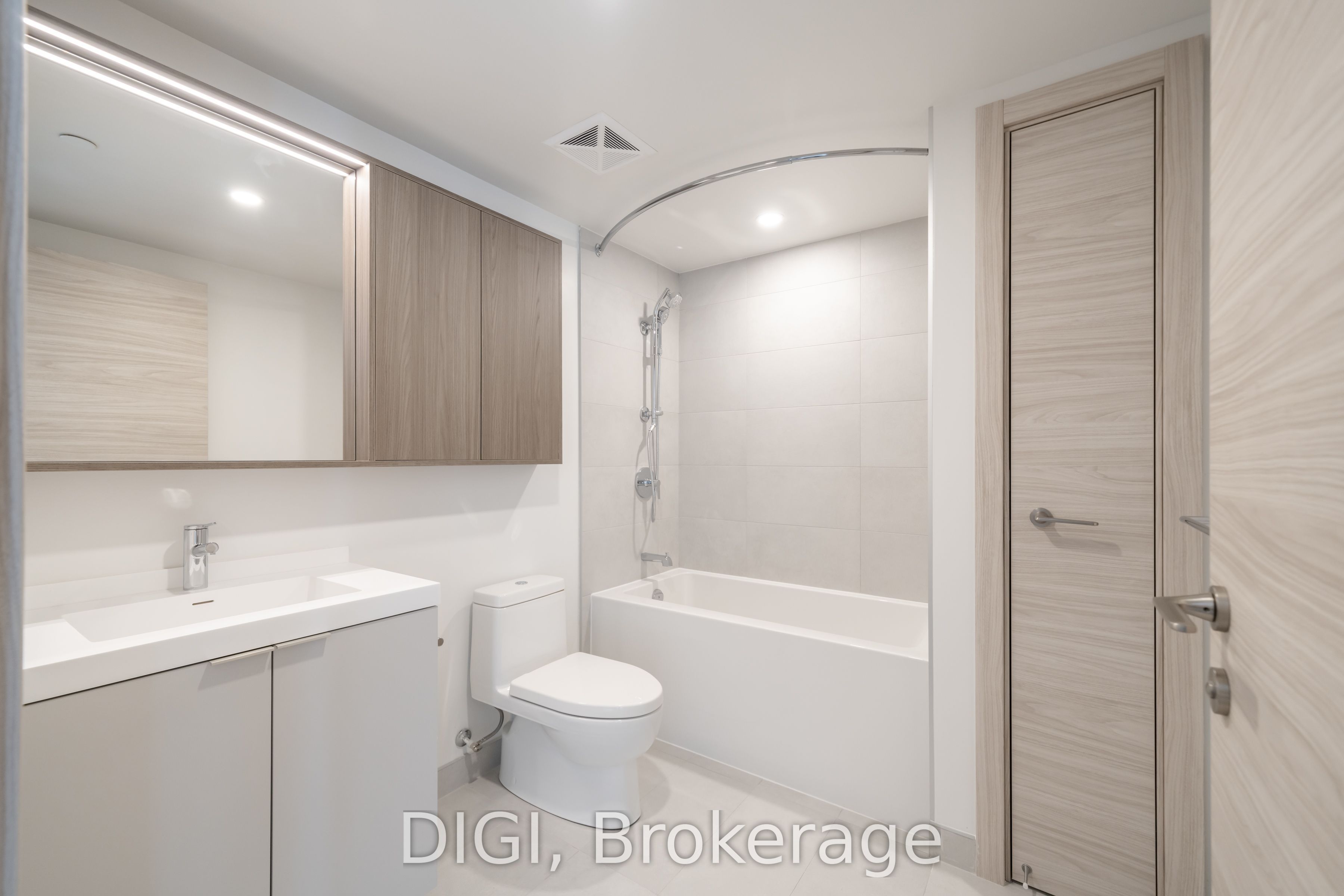 485 Perth Avenue E725 Property Photo 17