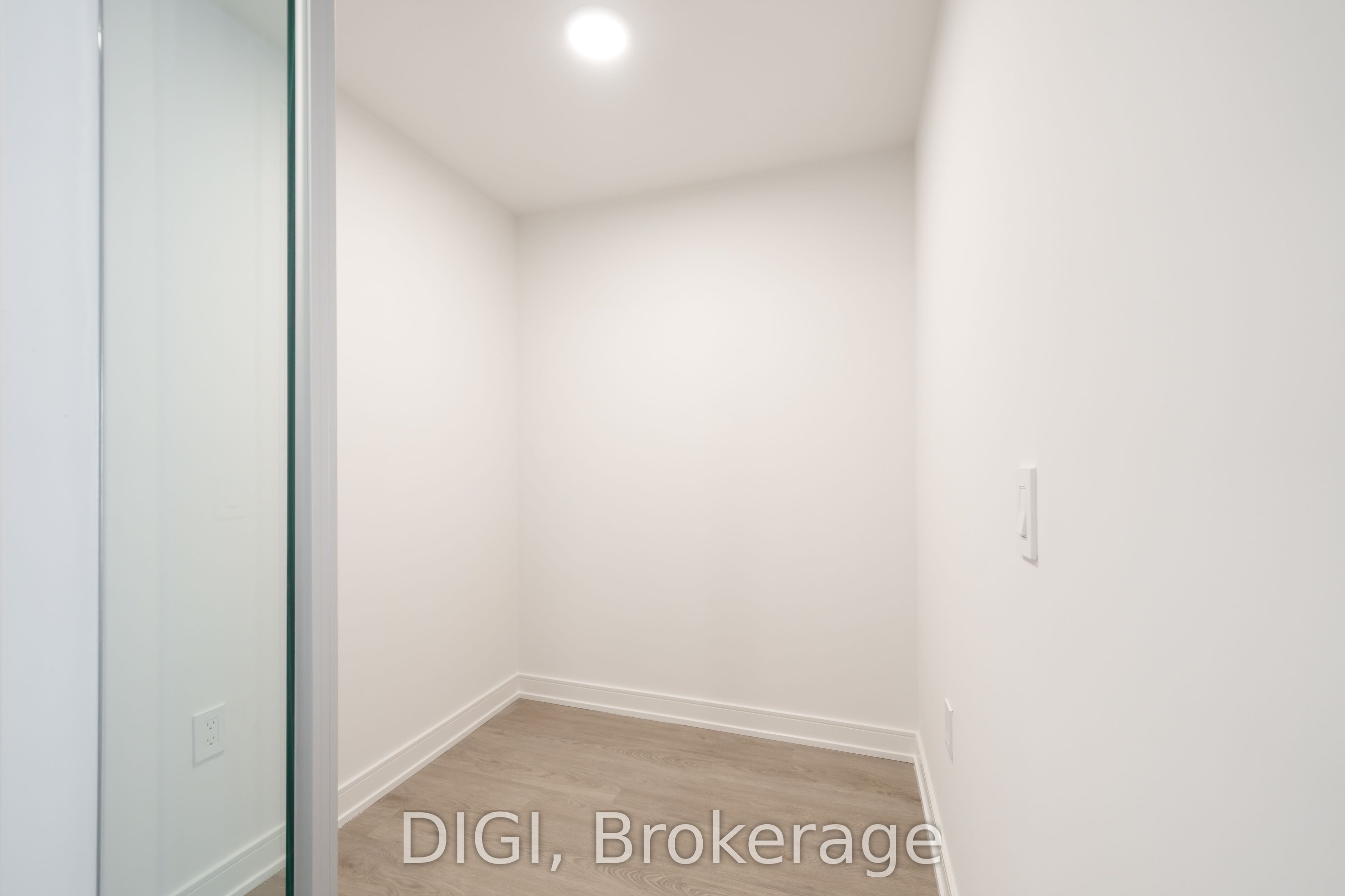 485 Perth Avenue E725 Property Photo 18
