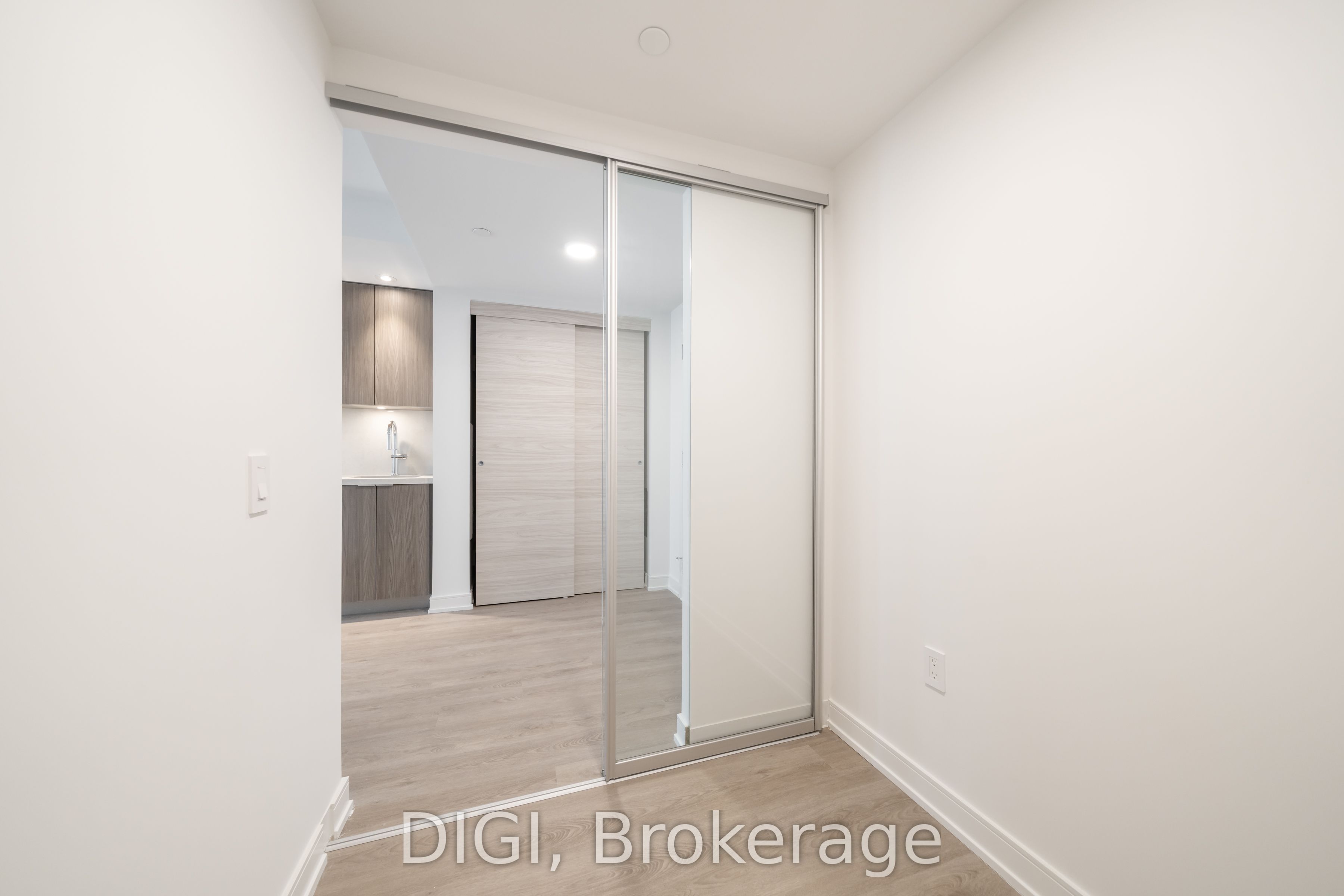 485 Perth Avenue E725 Property Photo 19