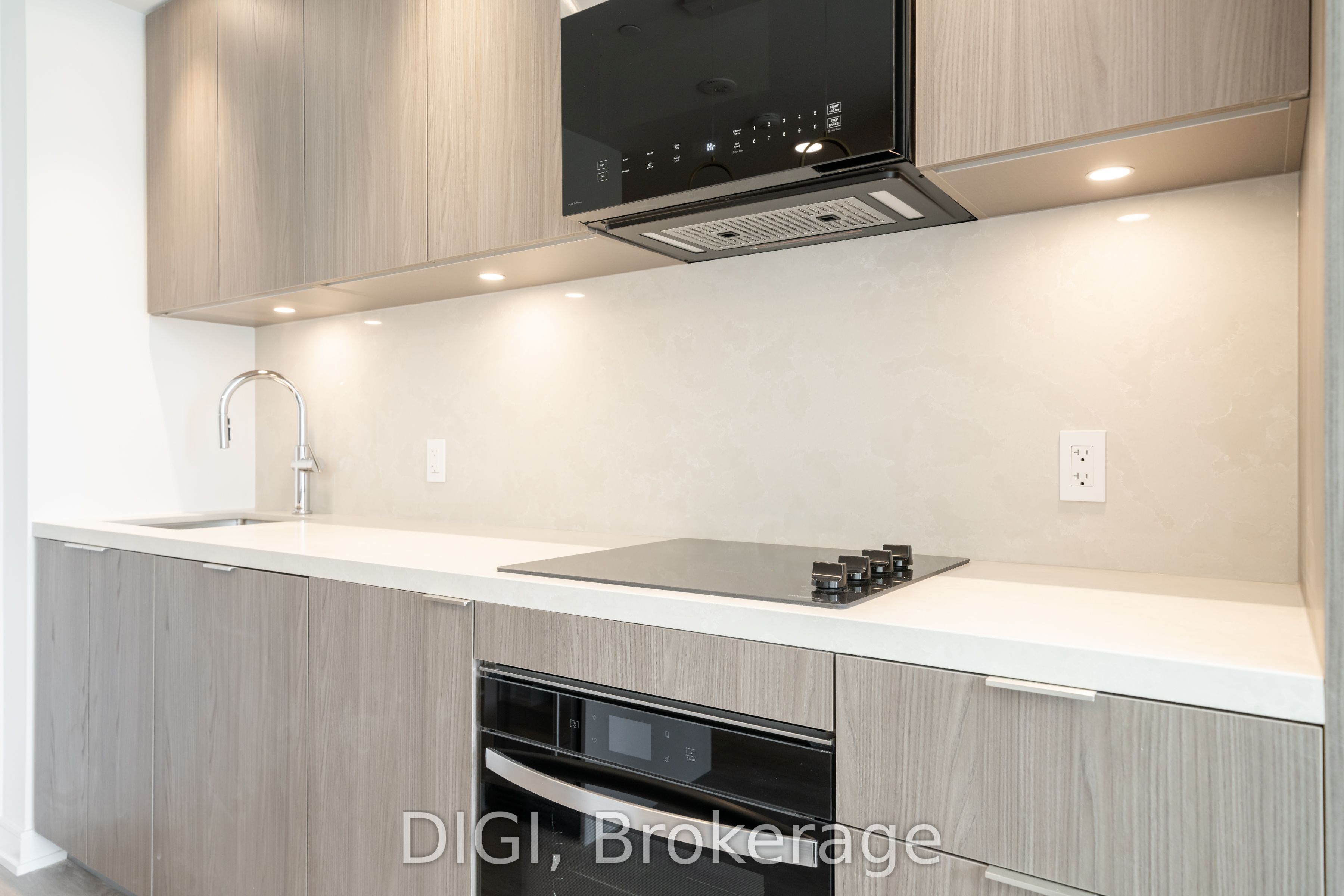 485 Perth Avenue W320 Property Photo 8