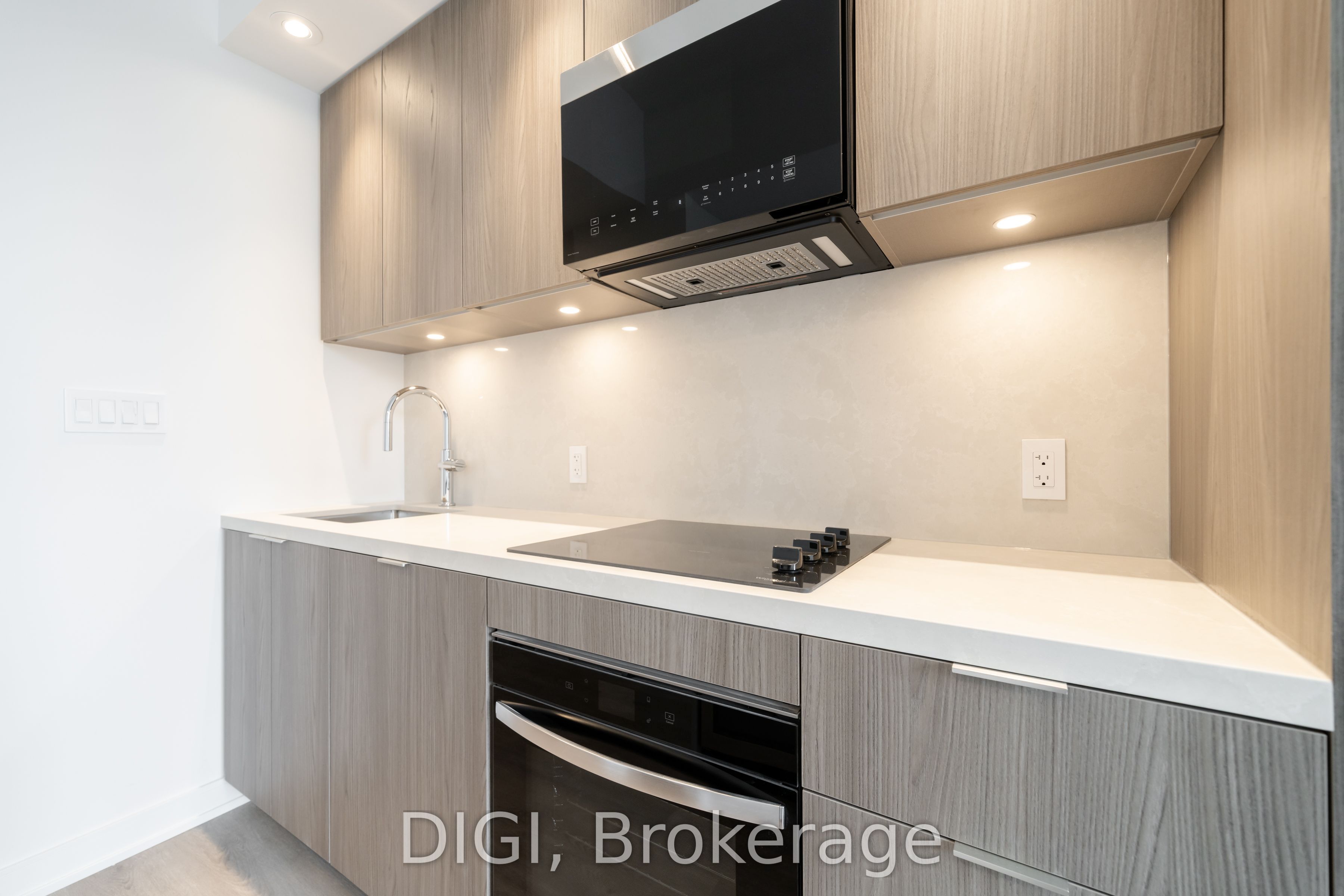 485 Perth Avenue E438 Property Photo 9
