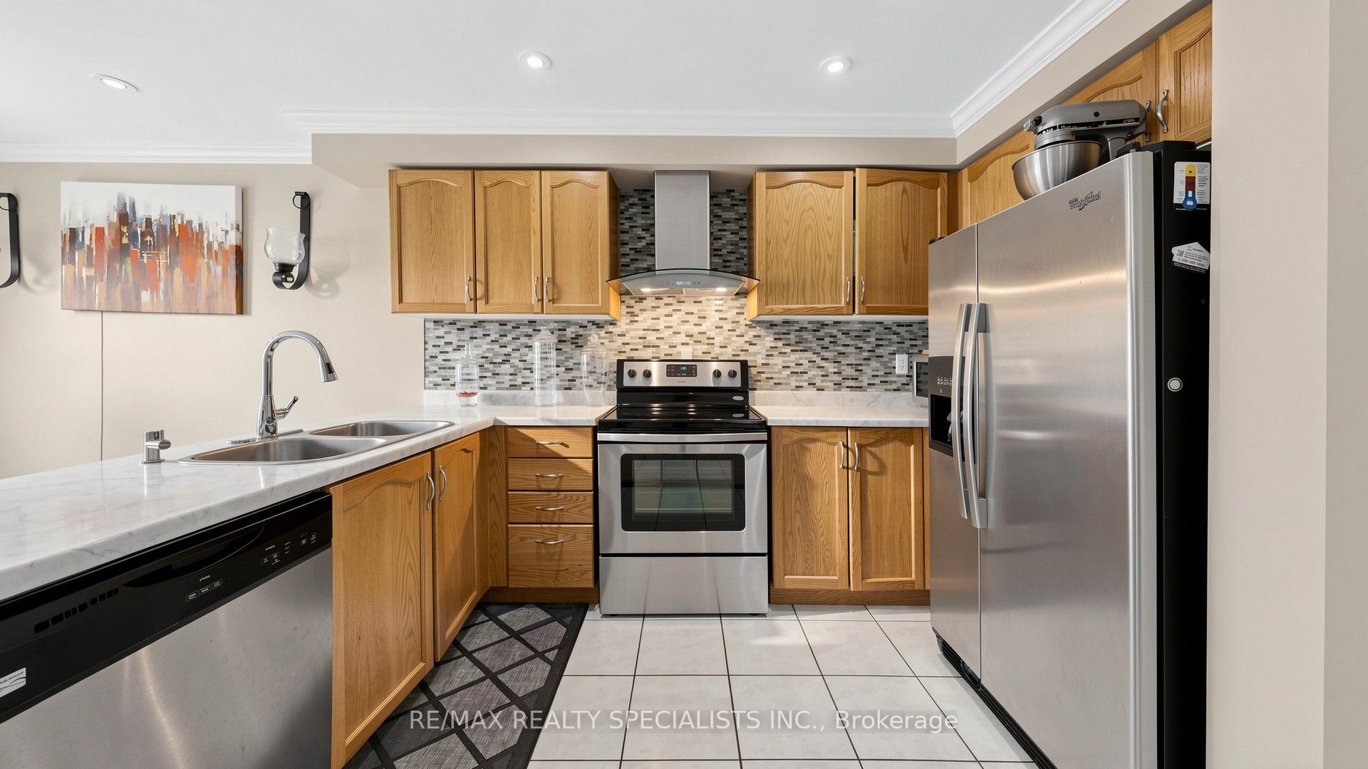 193 Queen Mary Drive Property Photo 14