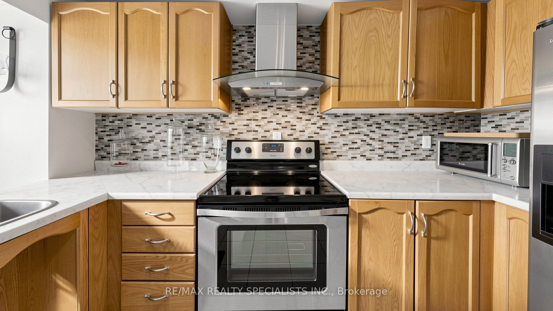 193 Queen Mary Drive Property Photo 16