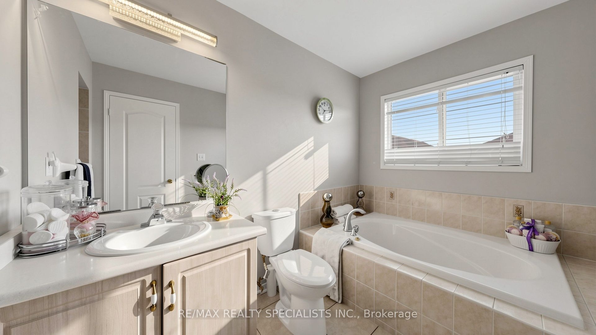 193 Queen Mary Drive Property Photo 28