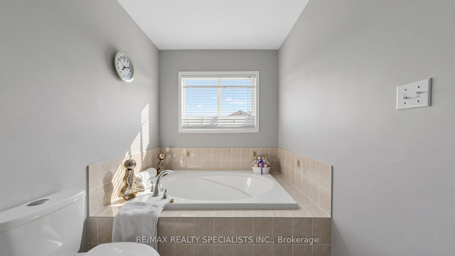 193 Queen Mary Drive Property Photo 29