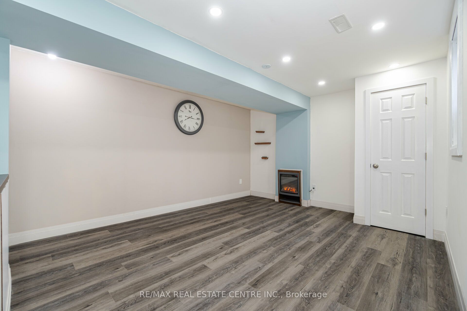 177 North Park Boulevard N Property Photo 8