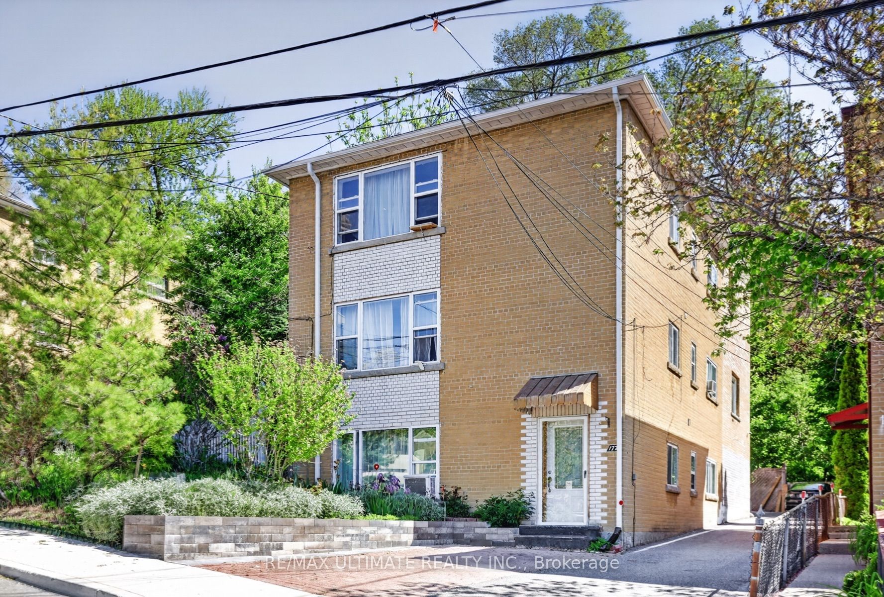 177 Varsity Road Property Photo 1