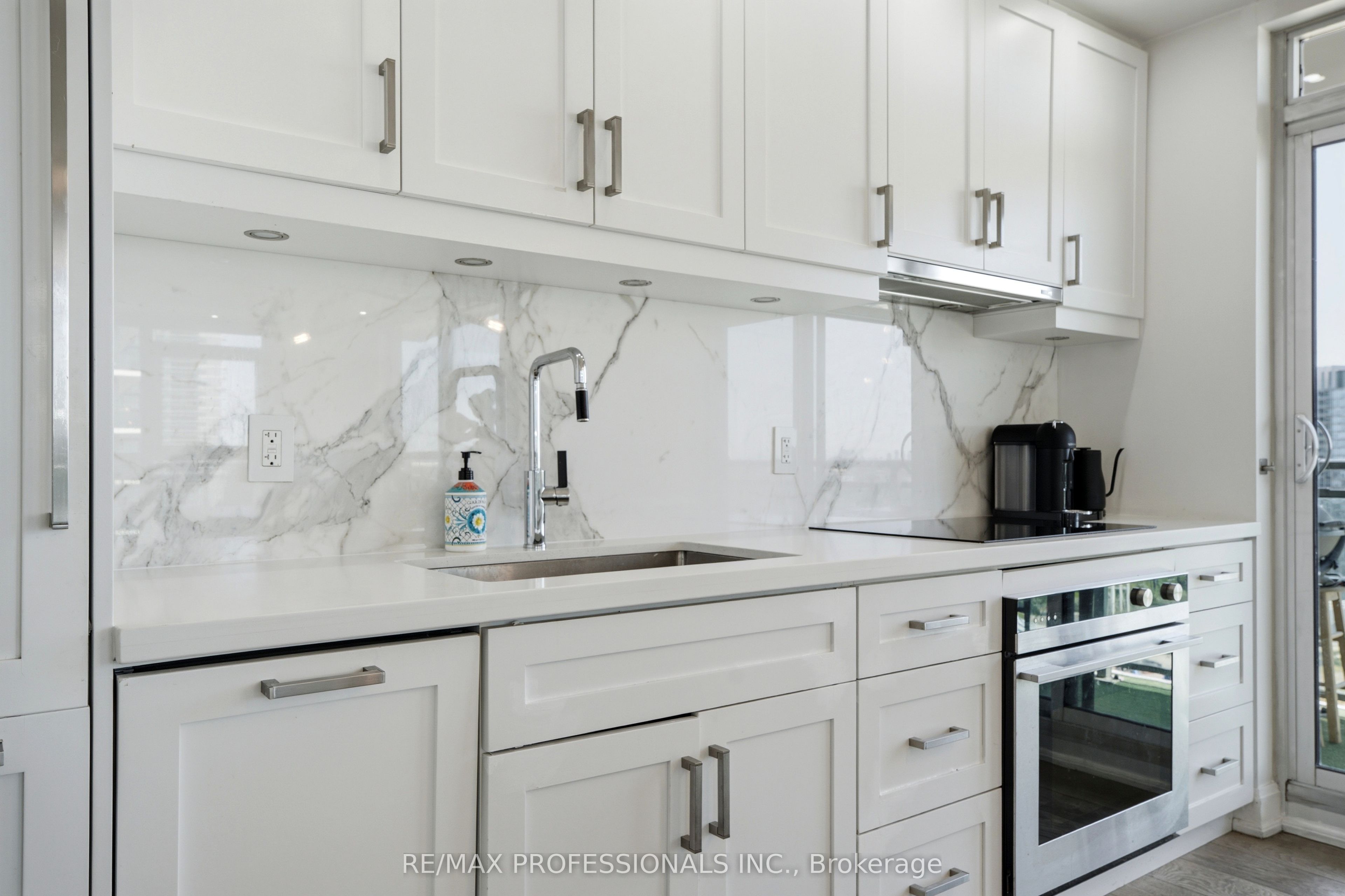 33 Shore Breeze Drive 1904 Property Photo 9