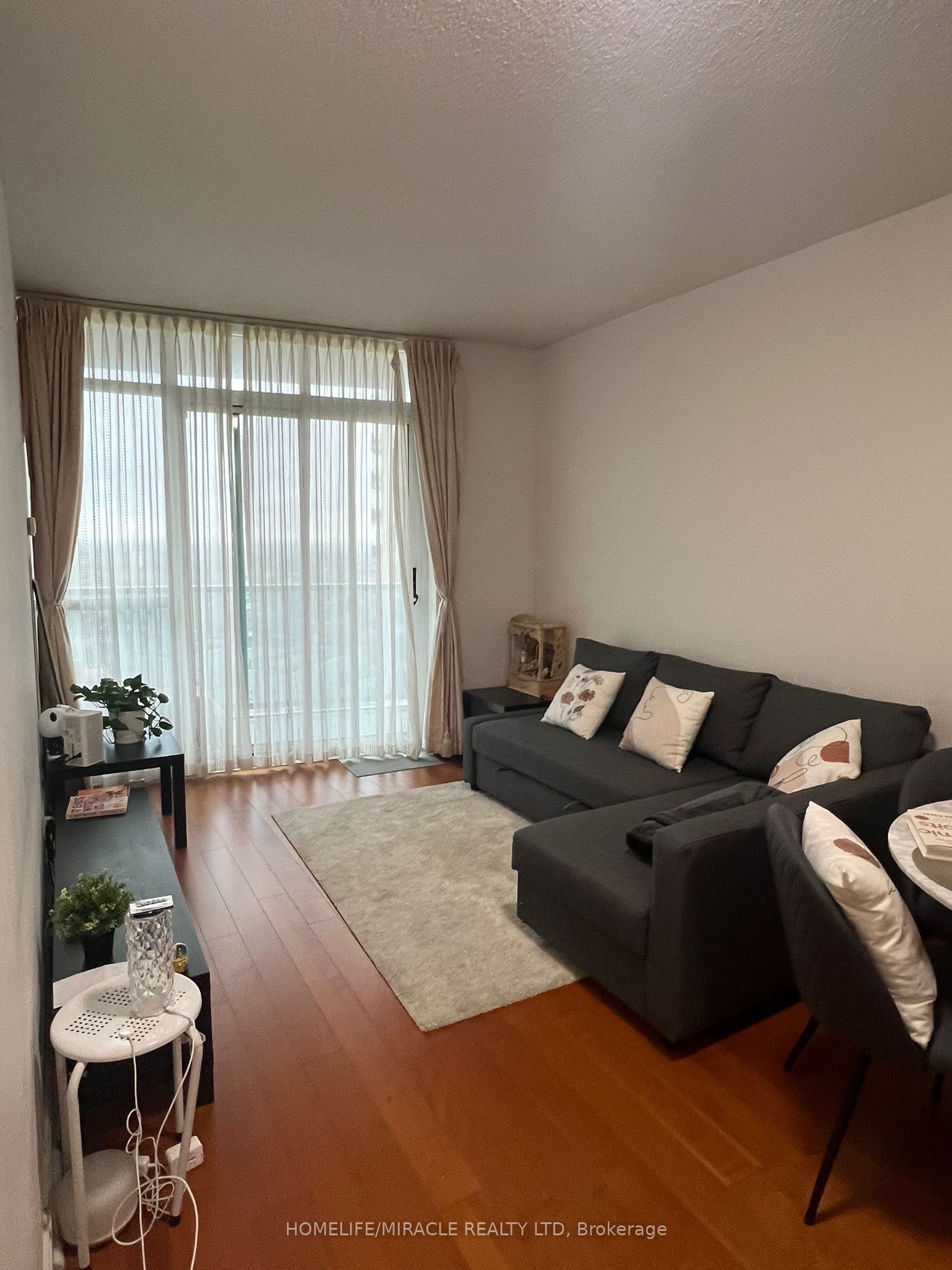 70 Absolute Avenue 1901 Property Photo 2