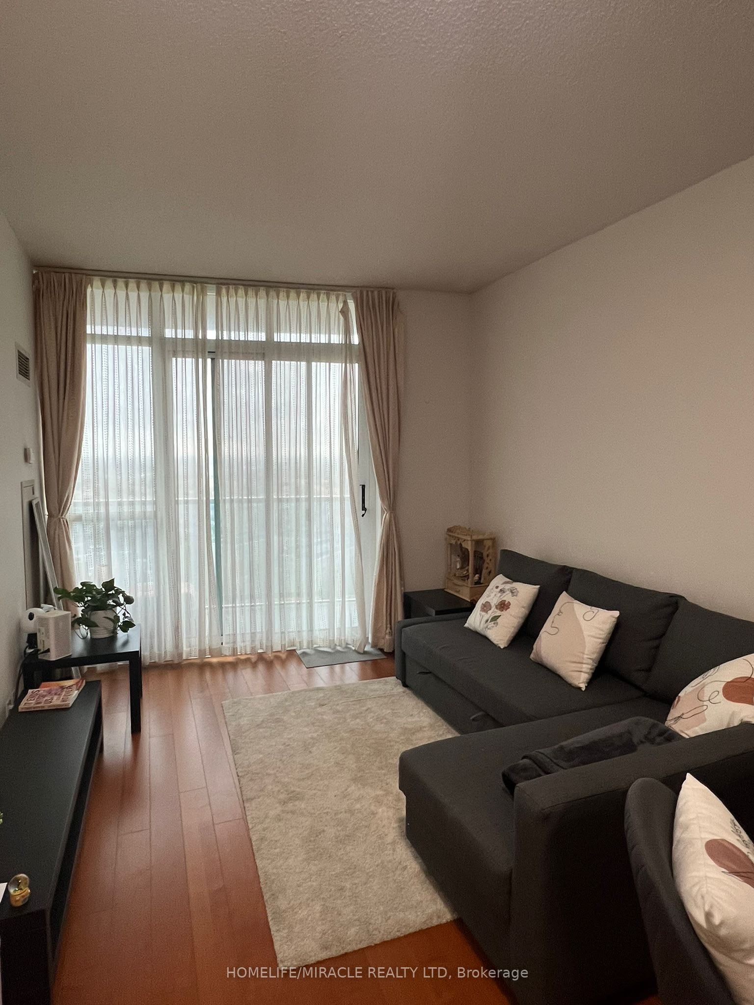 70 Absolute Avenue 1901 Property Photo 3