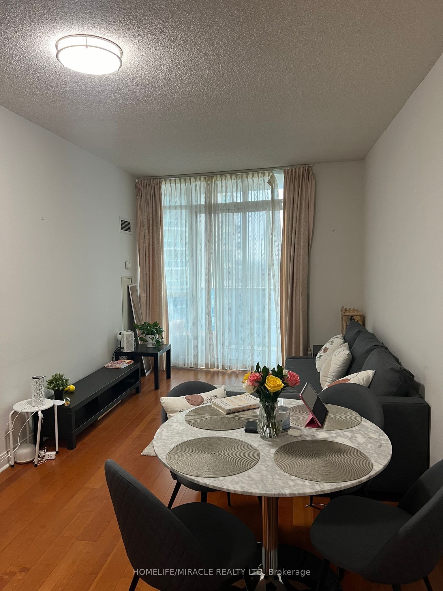 70 Absolute Avenue 1901 Property Photo 4