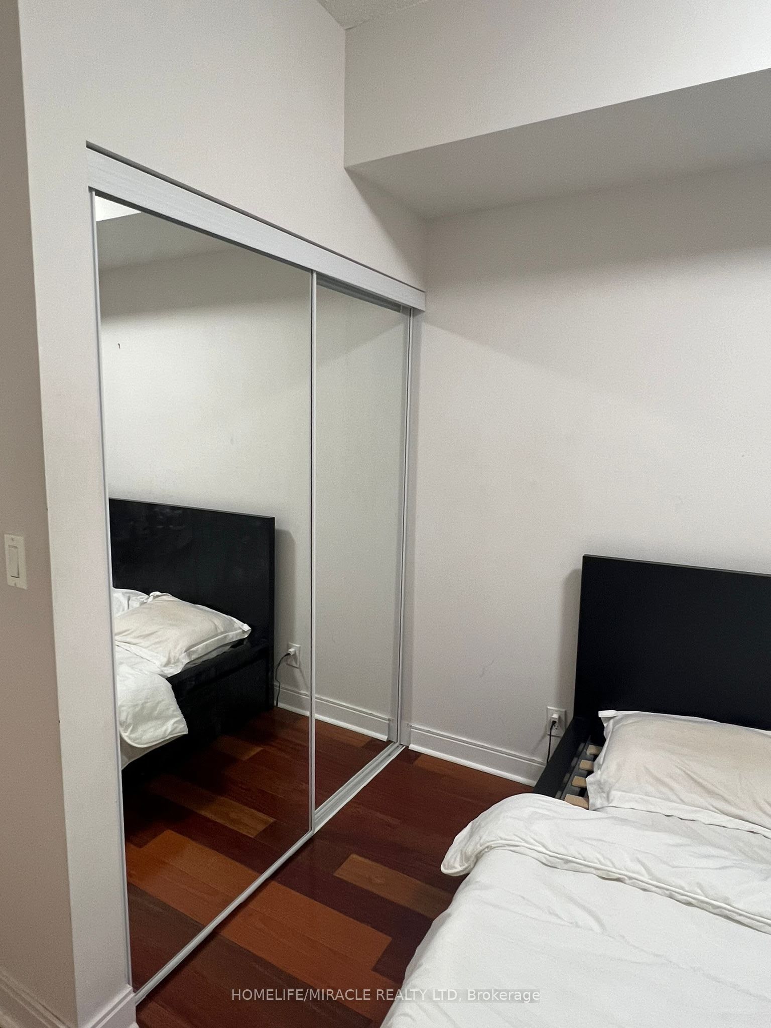 70 Absolute Avenue 1901 Property Photo 7