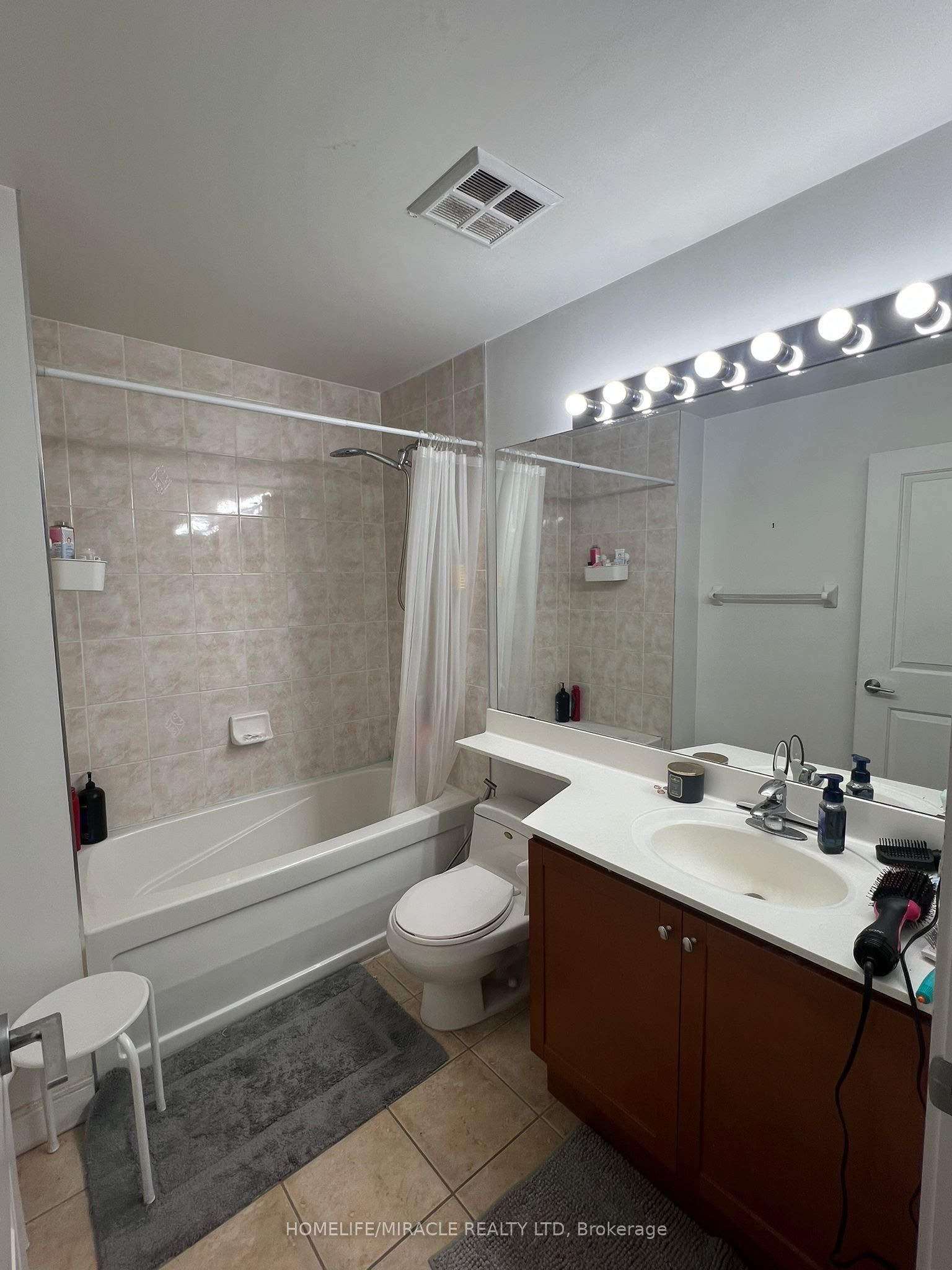 70 Absolute Avenue 1901 Property Photo 8