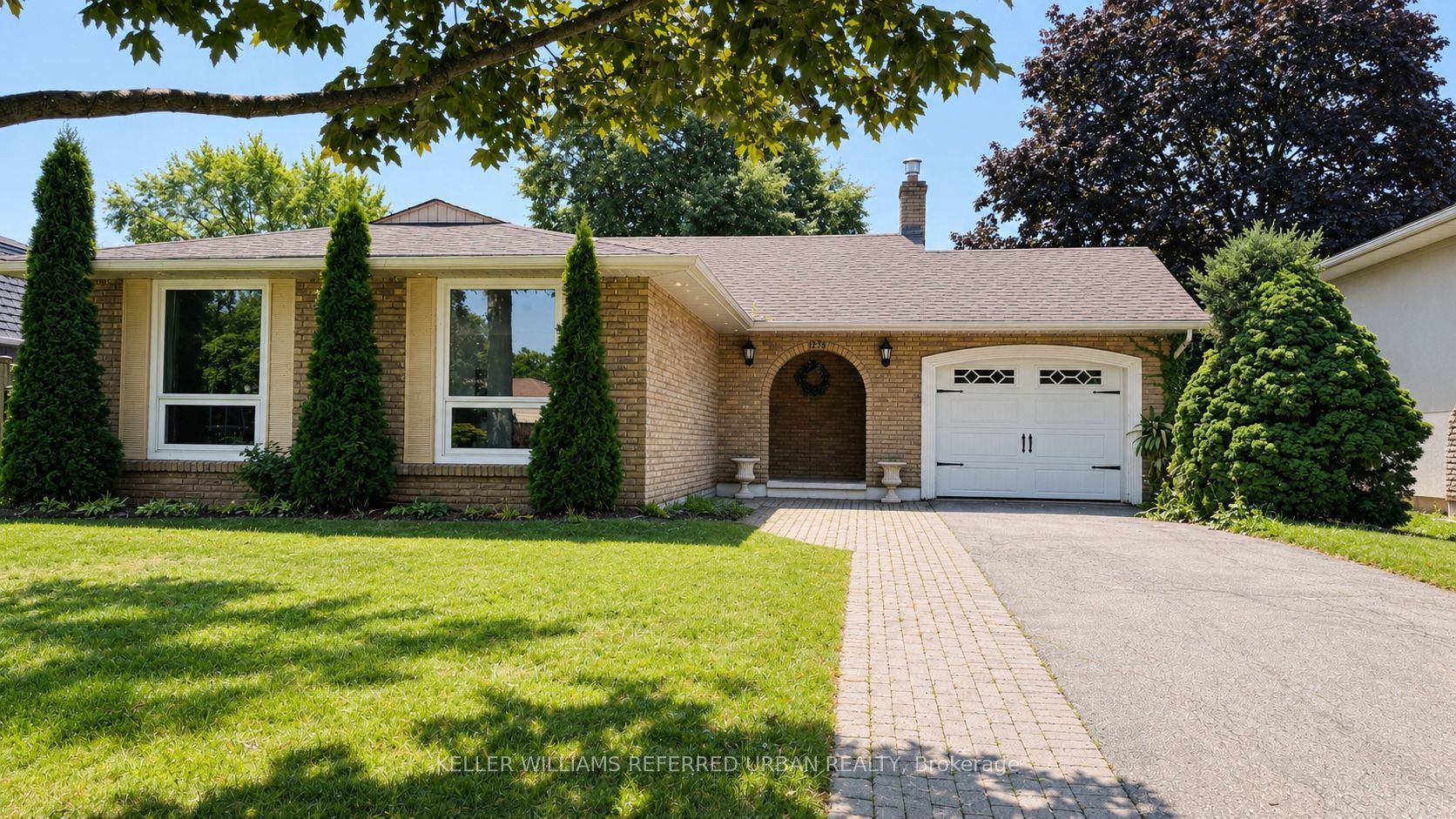 2255 Urwin Crescent Property Photo 1