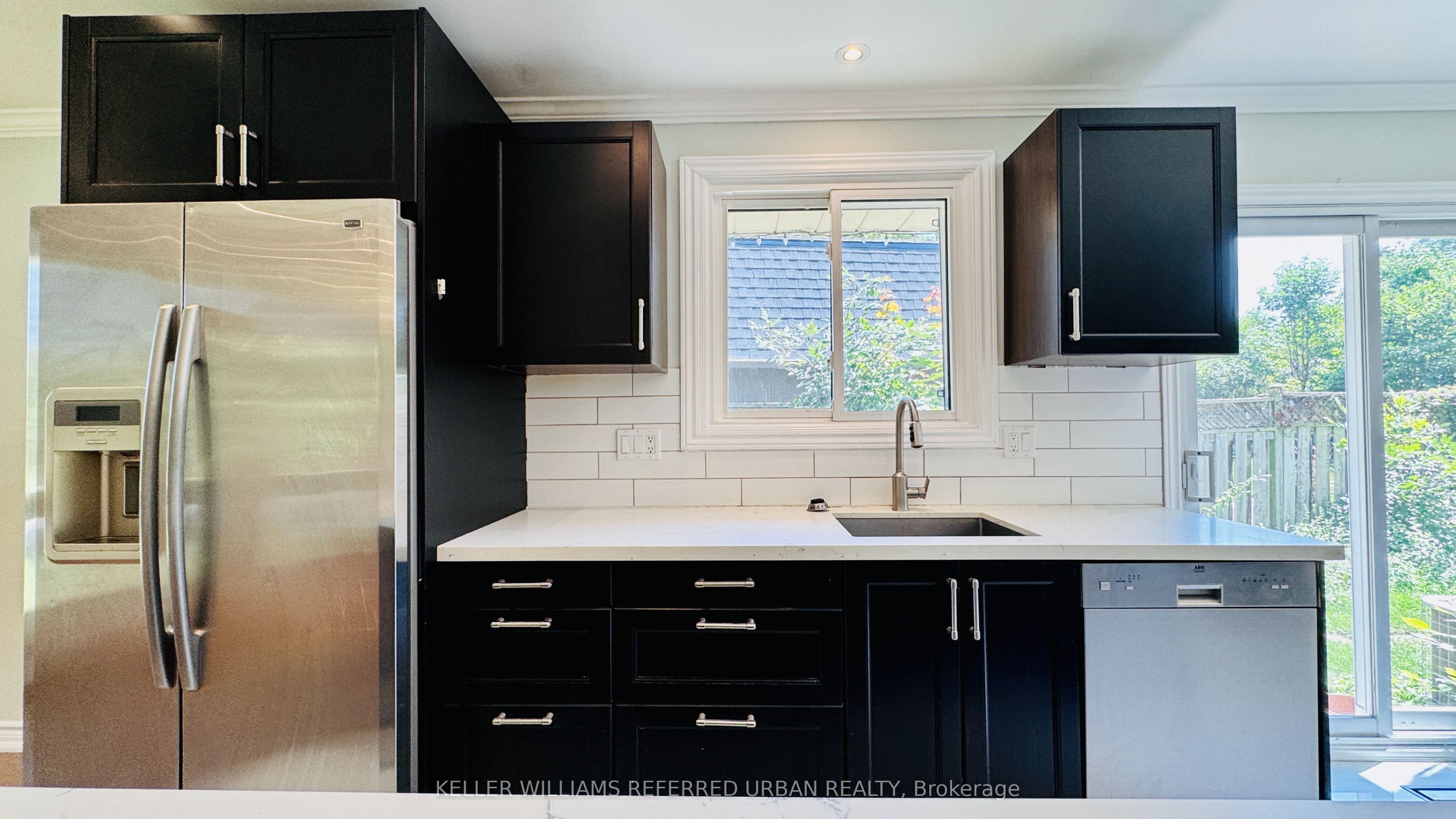 2255 Urwin Crescent Property Photo 6