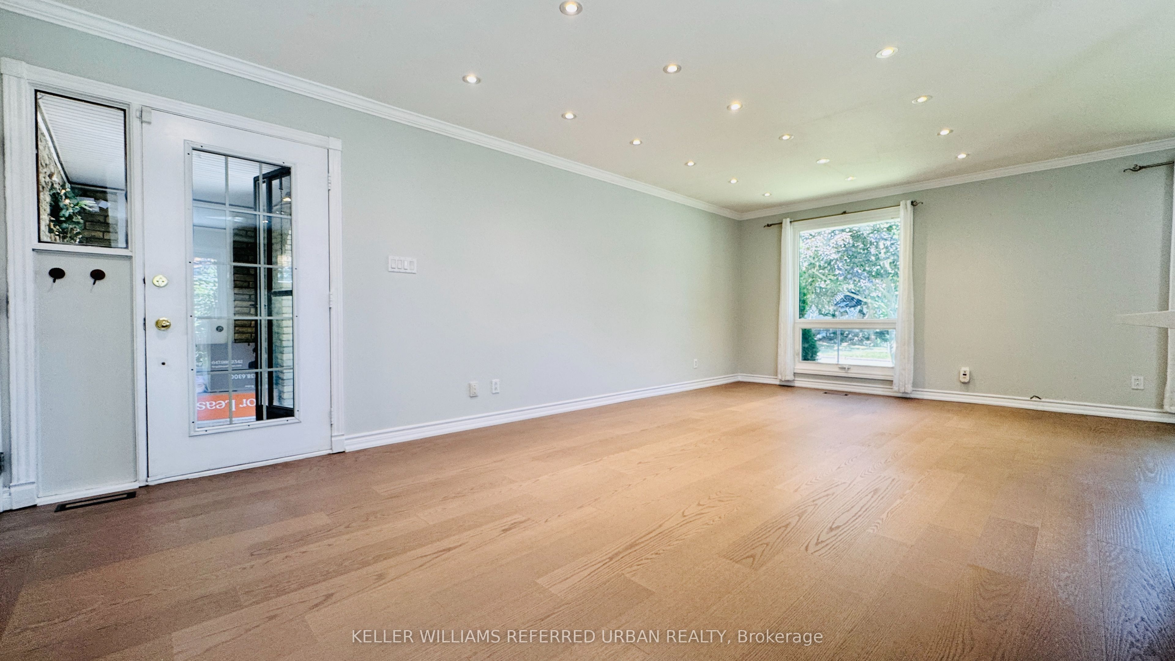2255 Urwin Crescent Property Photo 9