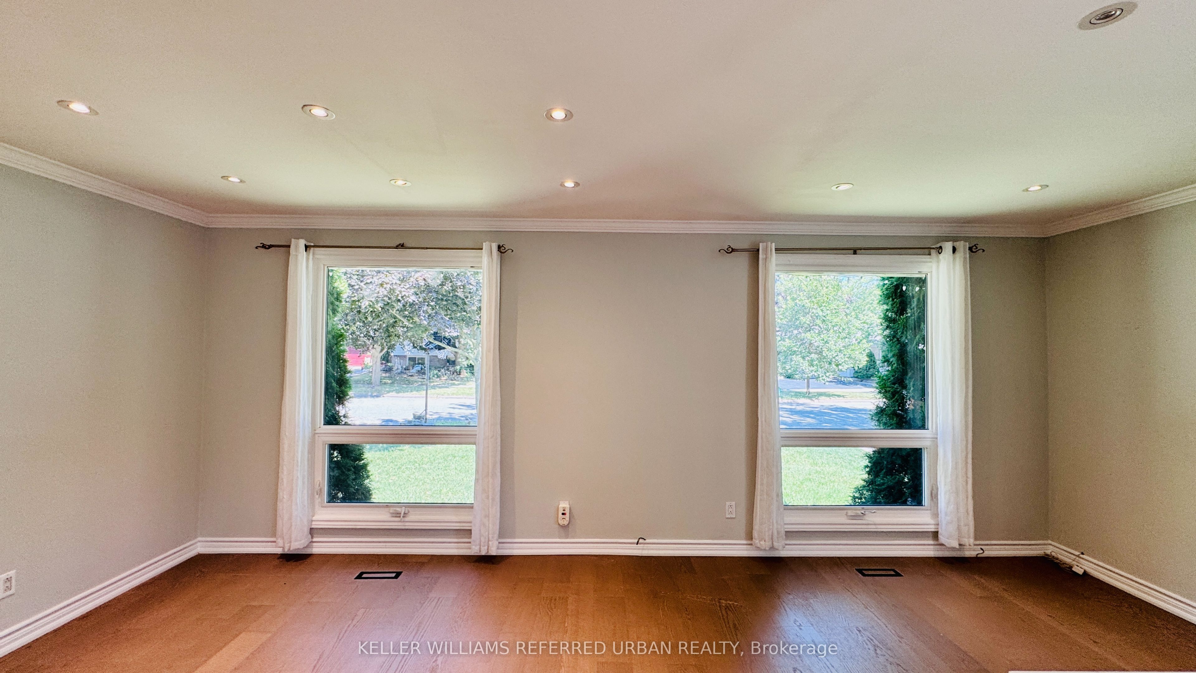 2255 Urwin Crescent Property Photo 10