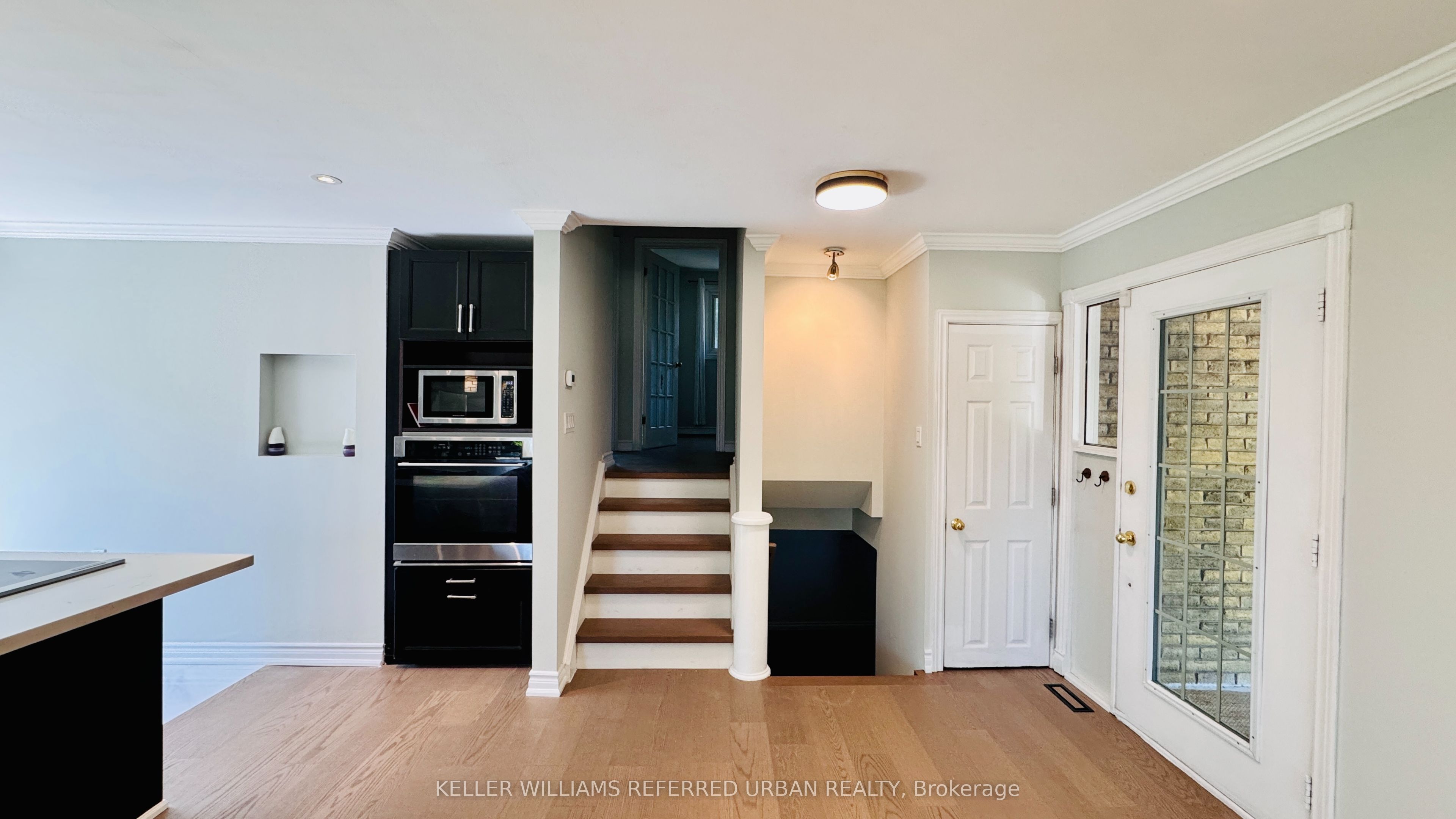 2255 Urwin Crescent Property Photo 11