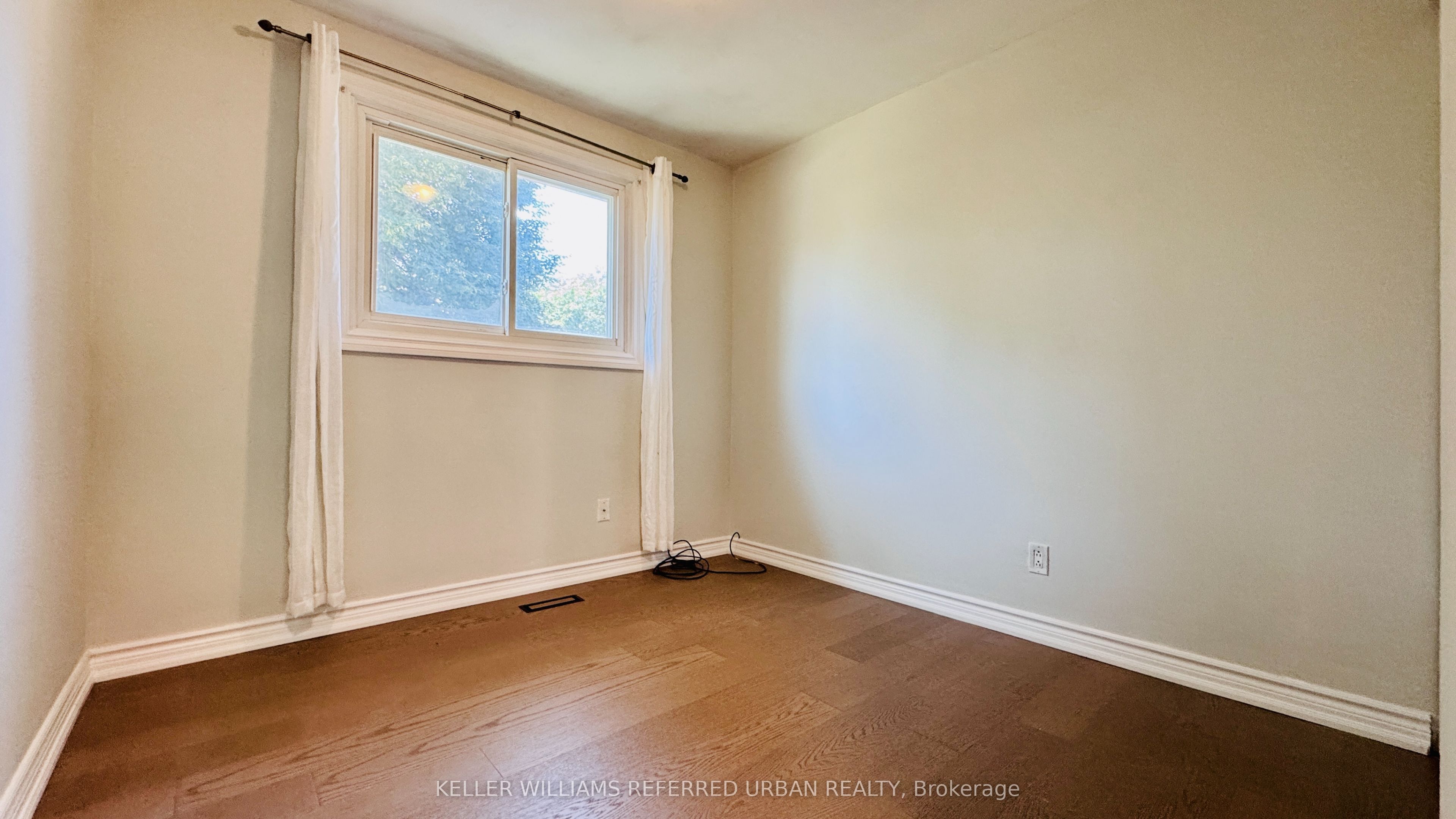 2255 Urwin Crescent Property Photo 15