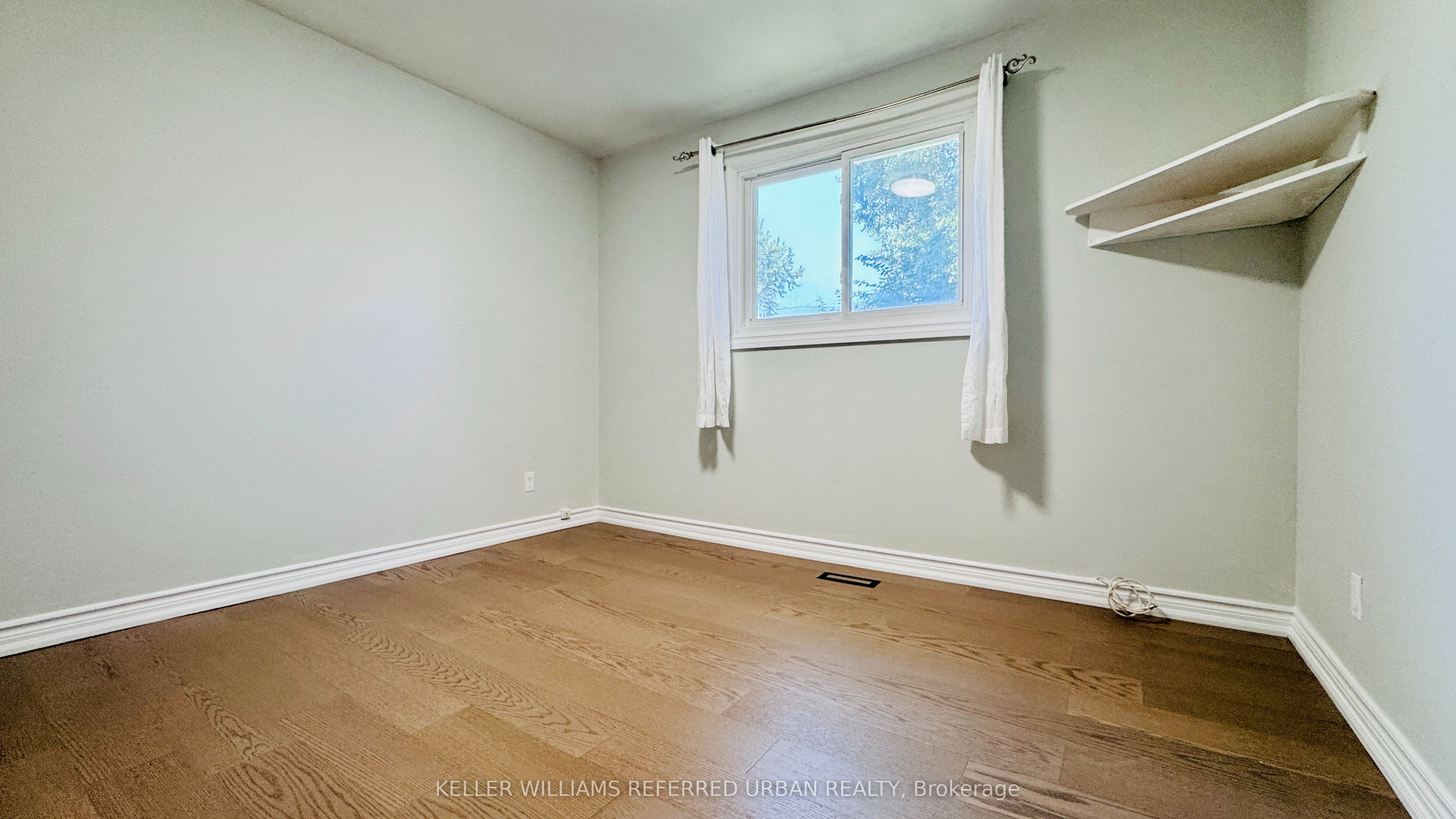 2255 Urwin Crescent Property Photo 17
