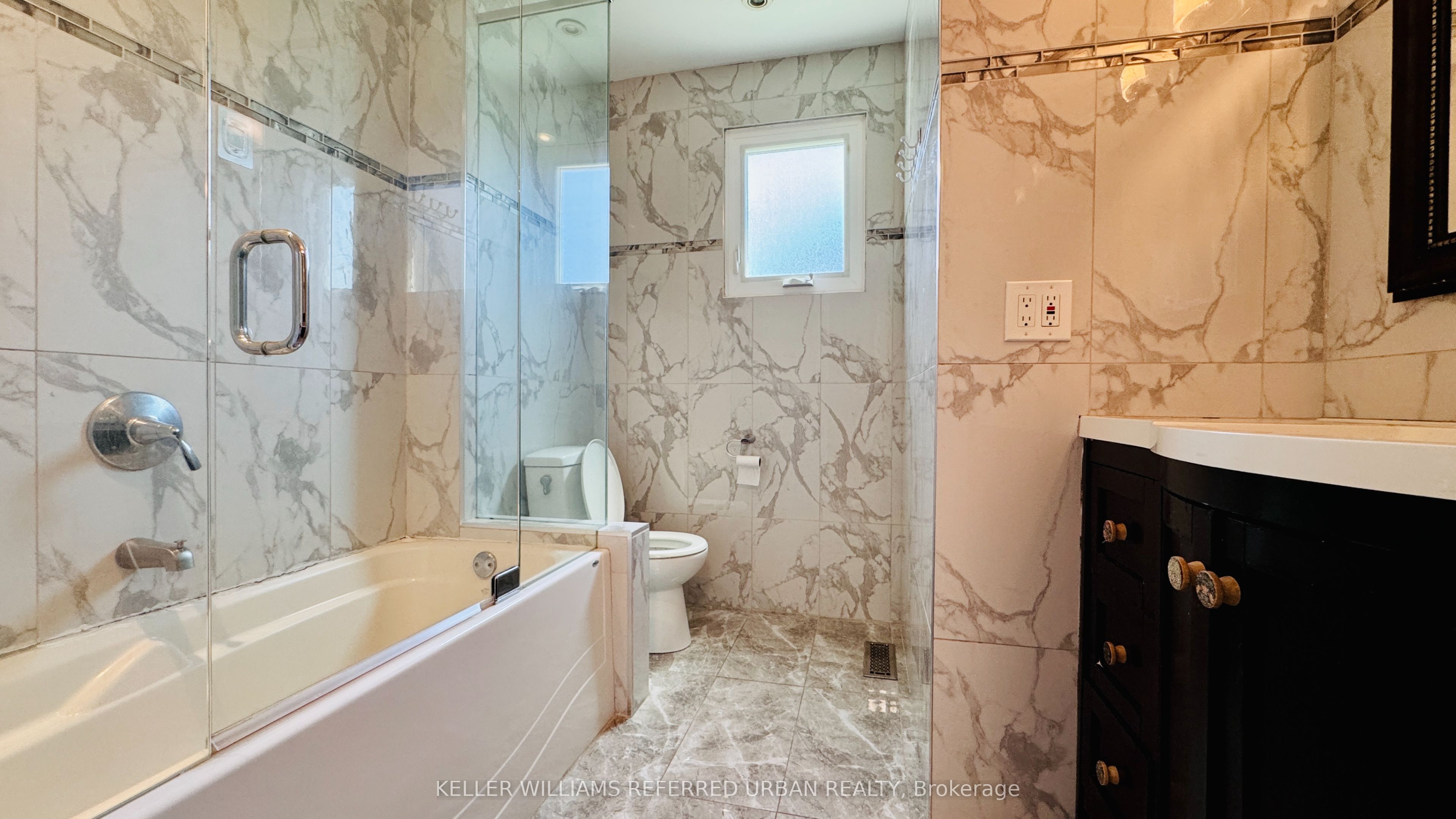 2255 Urwin Crescent Property Photo 19