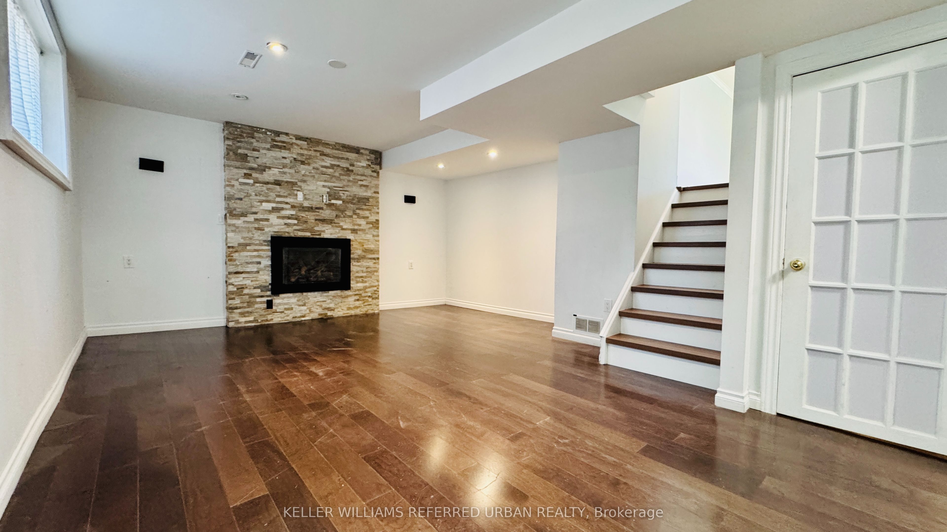 2255 Urwin Crescent Property Photo 21