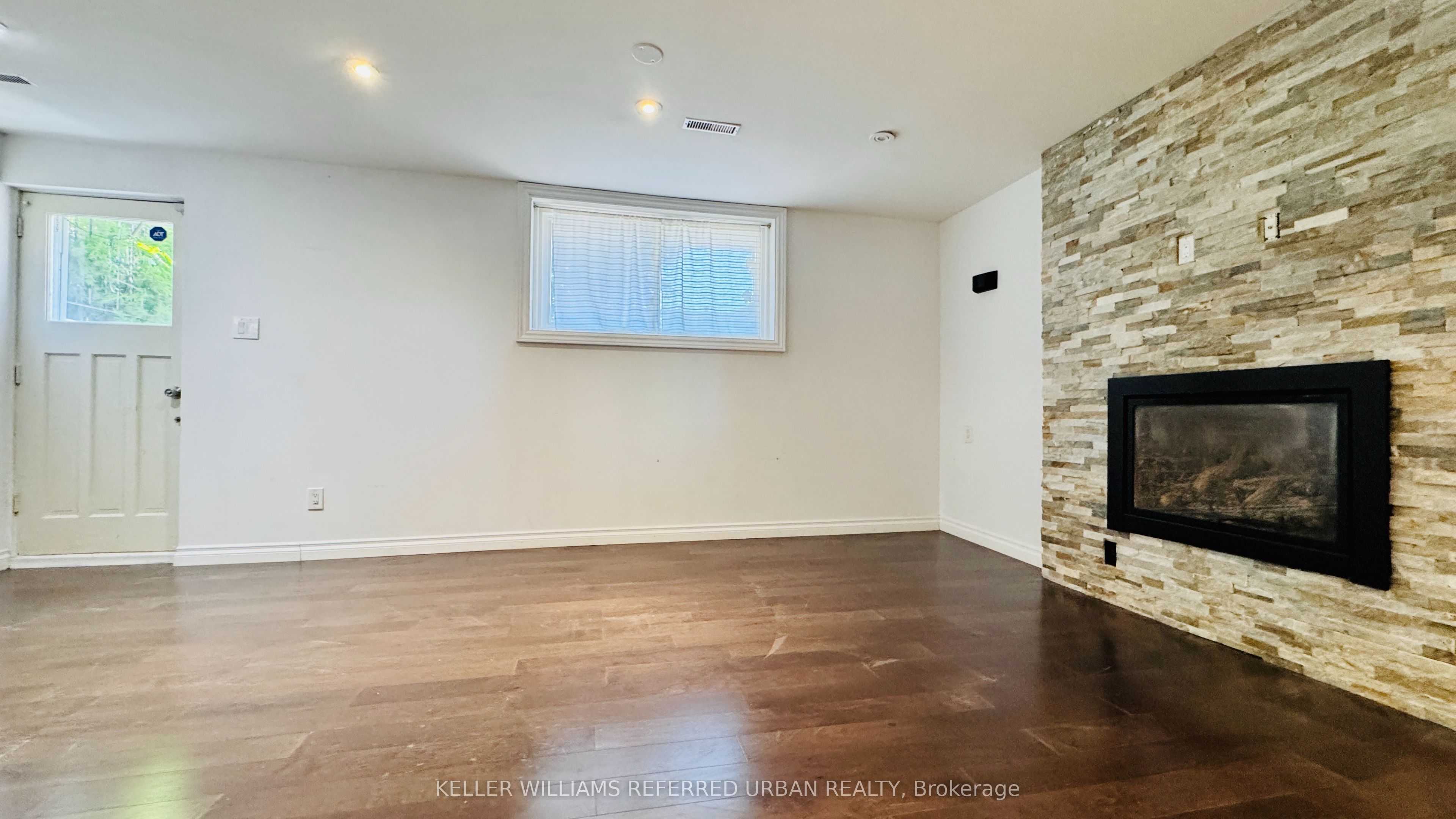 2255 Urwin Crescent Property Photo 24