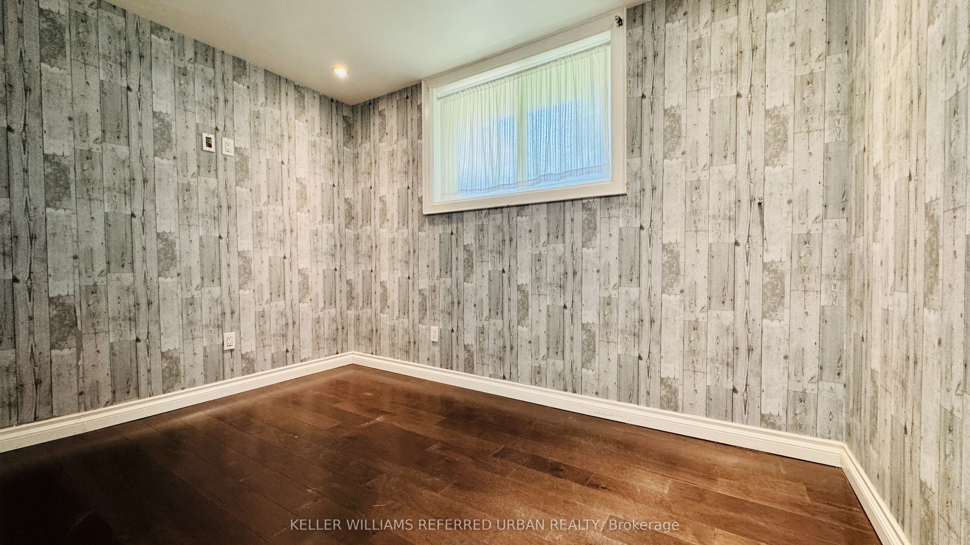 2255 Urwin Crescent Property Photo 27