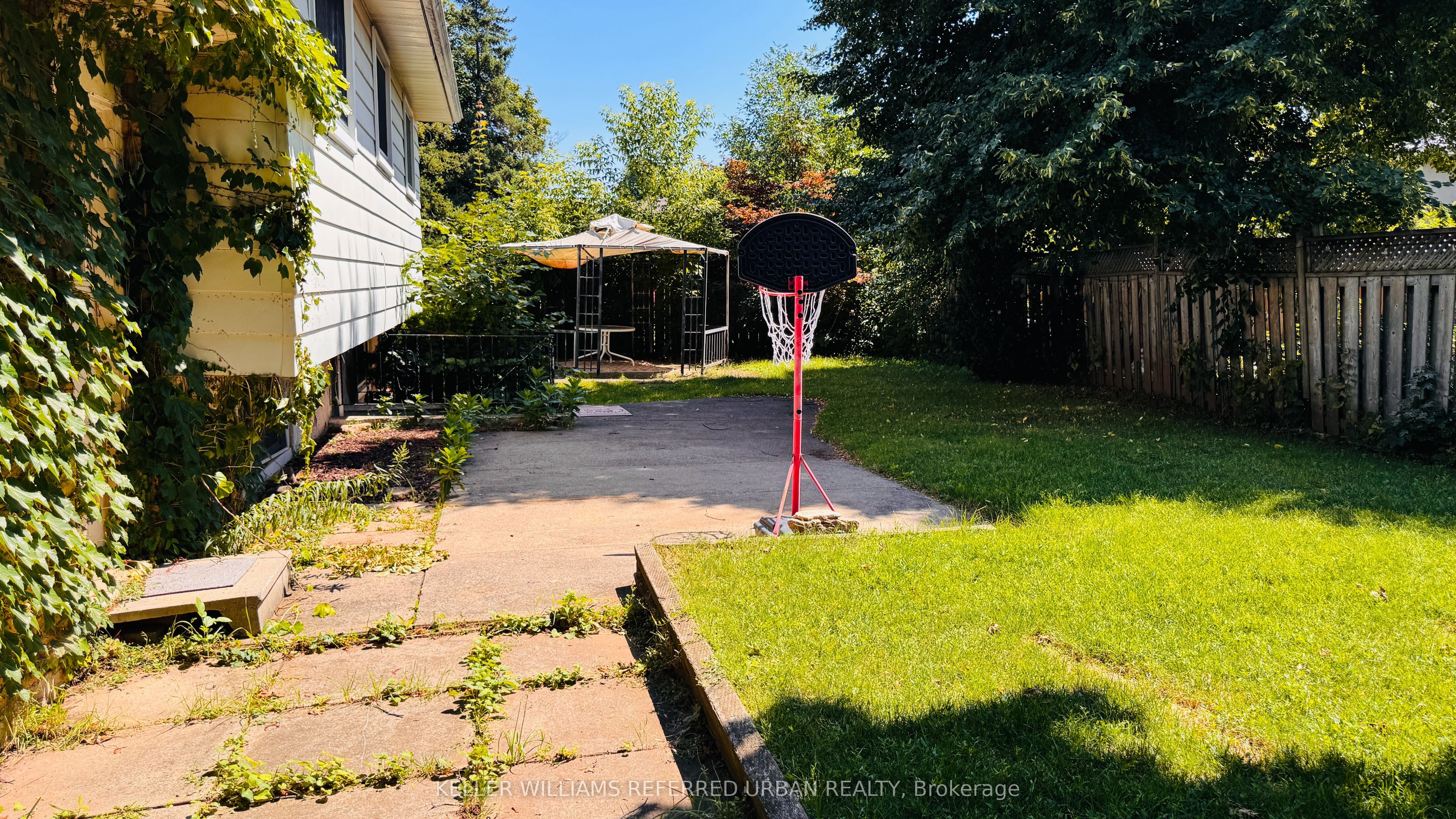 2255 Urwin Crescent Property Photo 30