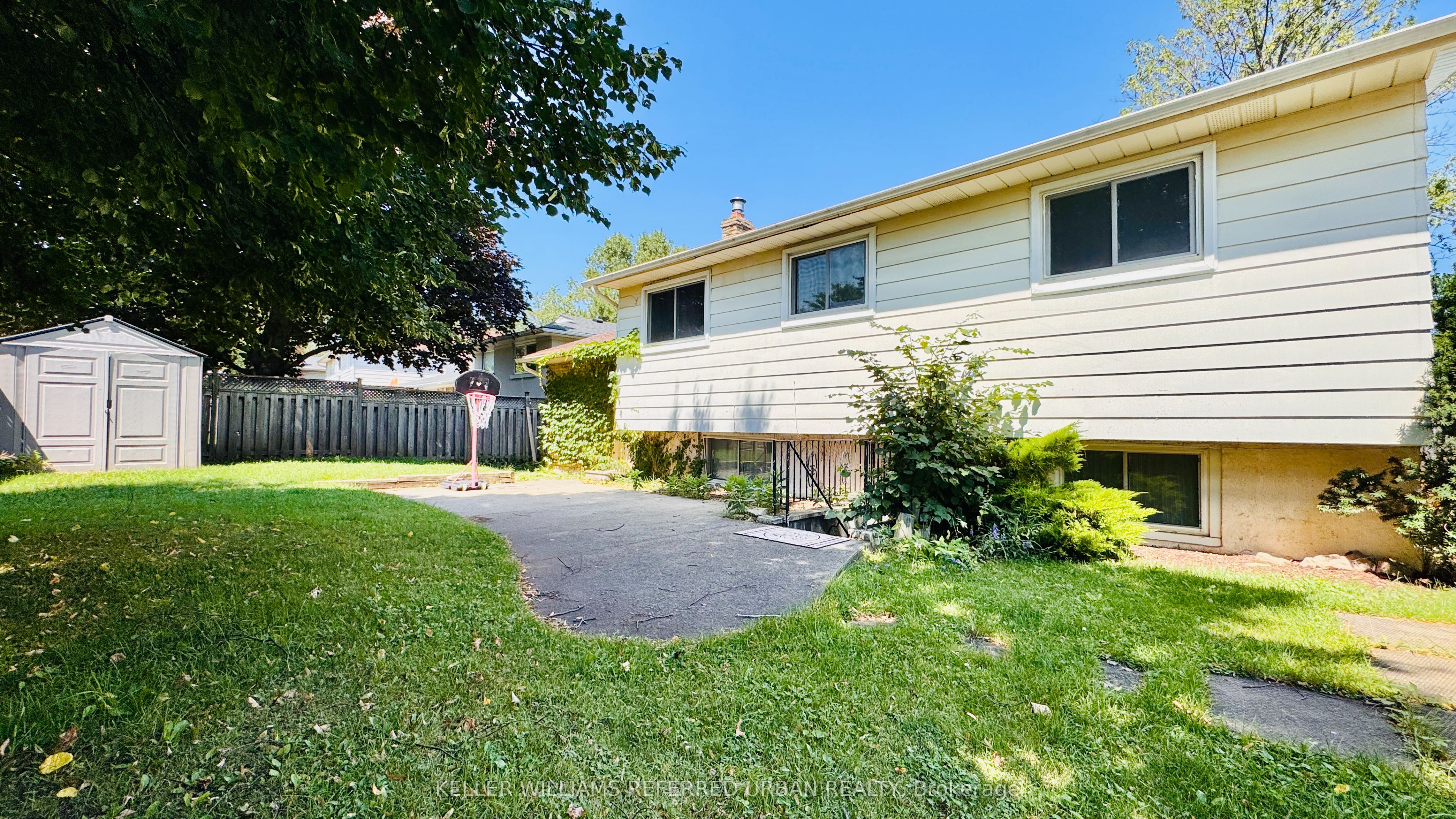 2255 Urwin Crescent Property Photo 32