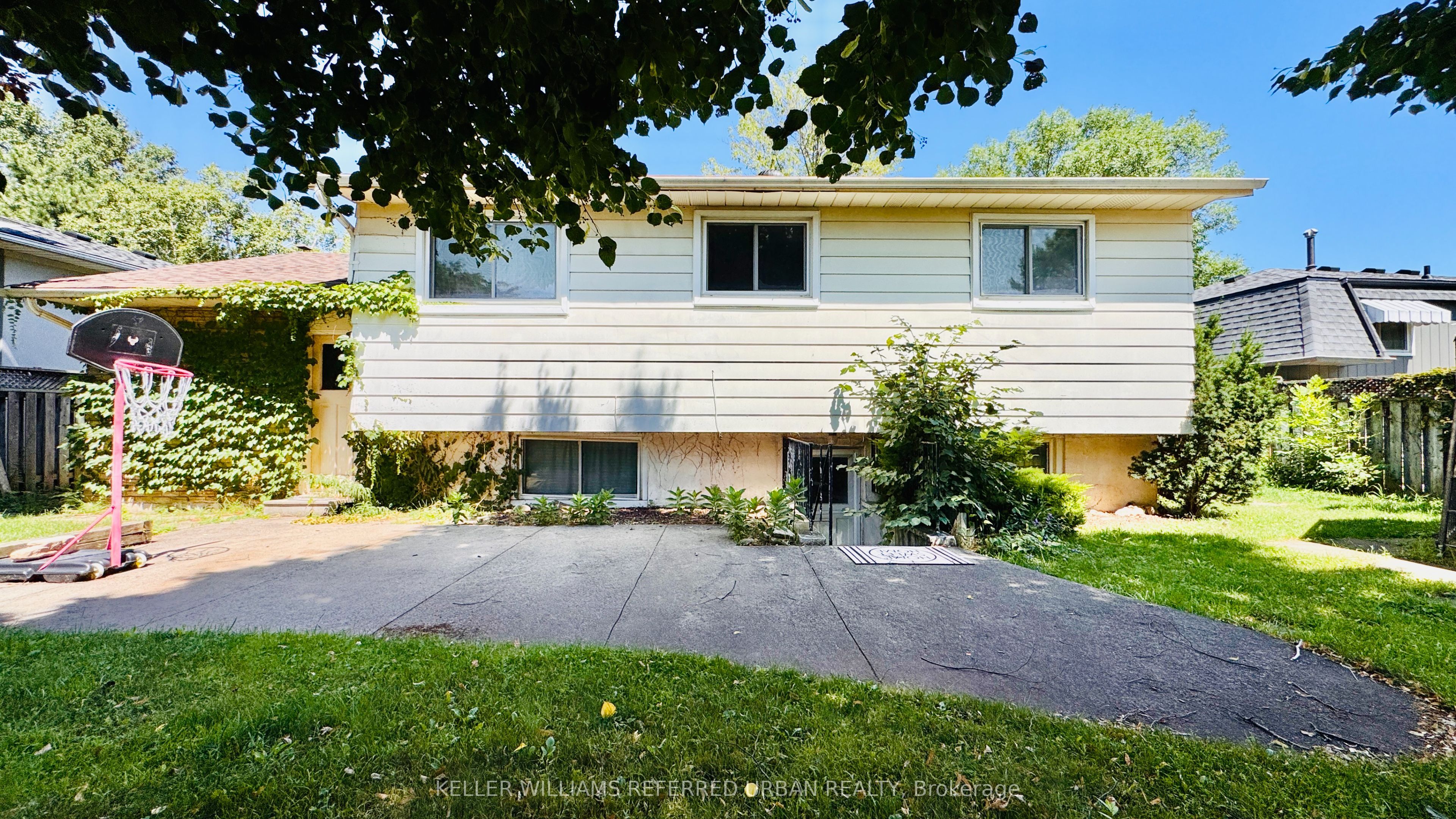 2255 Urwin Crescent Property Photo 33