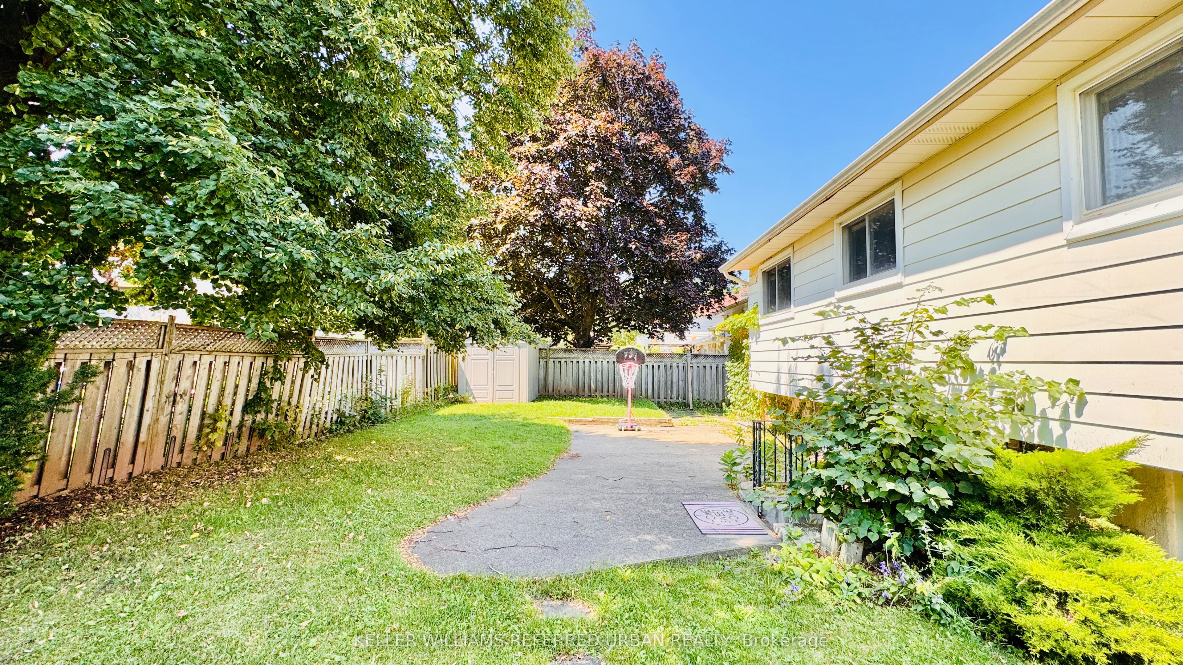2255 Urwin Crescent Property Photo 35