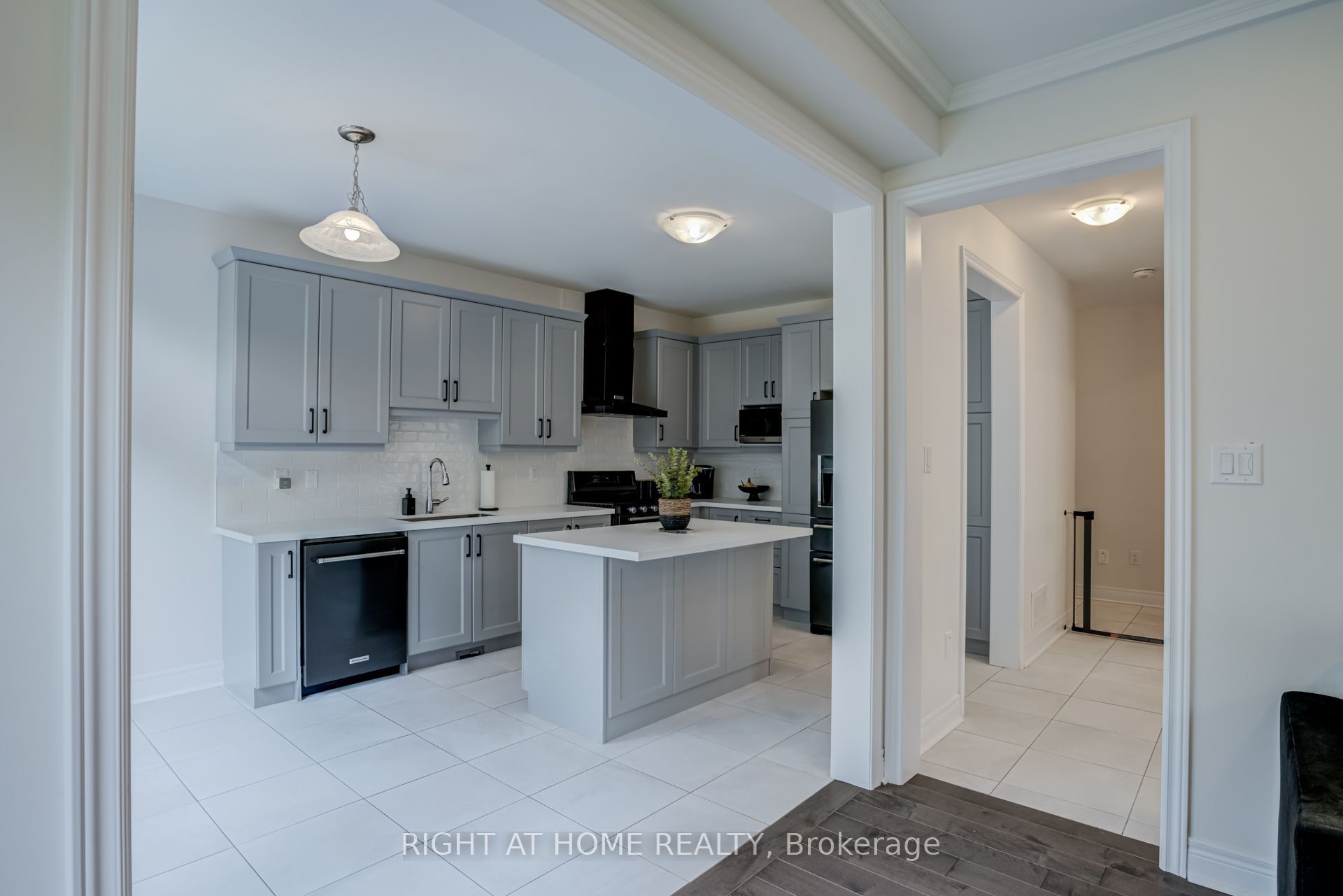 51 Rosewell Crescent Property Photo 8