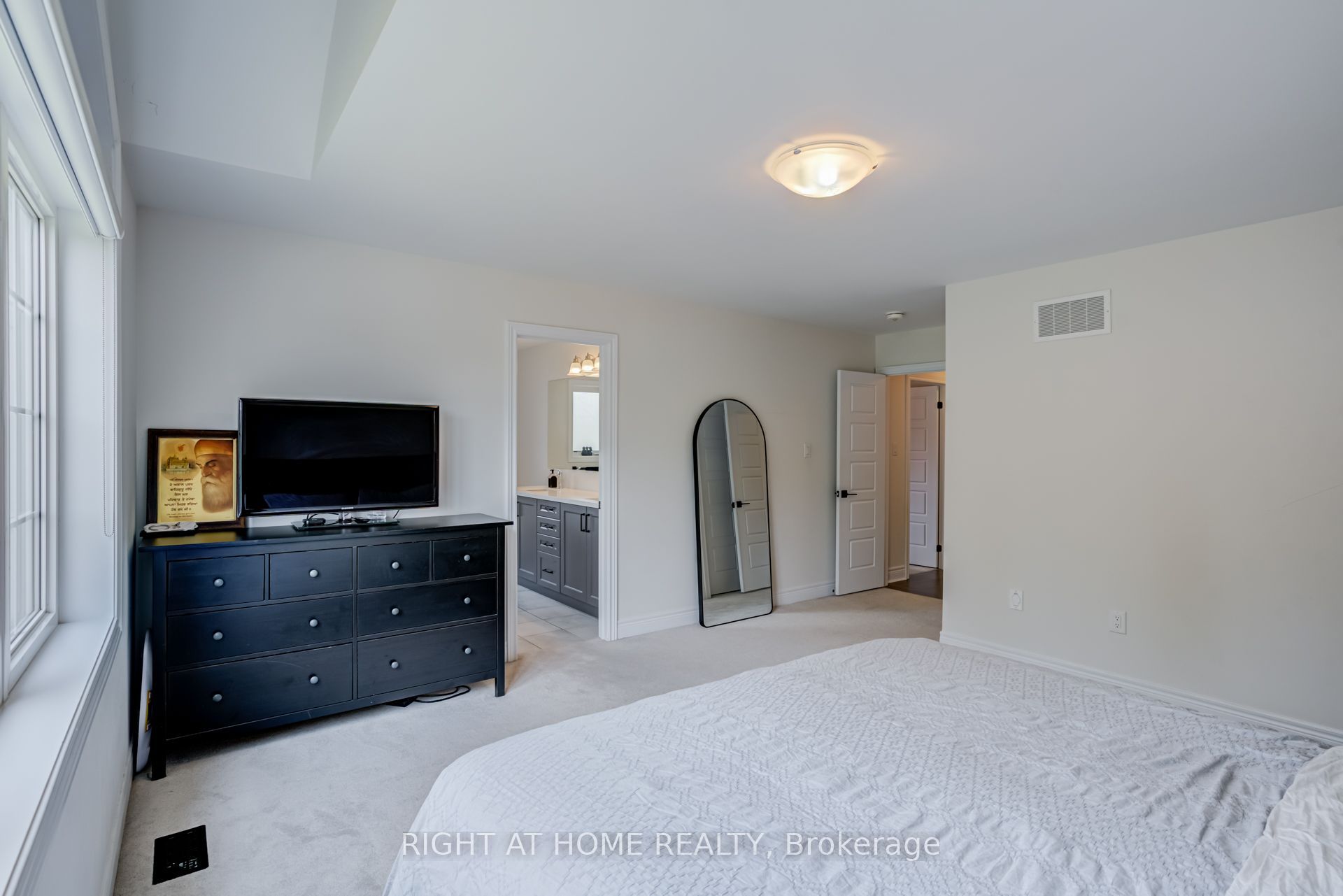 51 Rosewell Crescent Property Photo 31