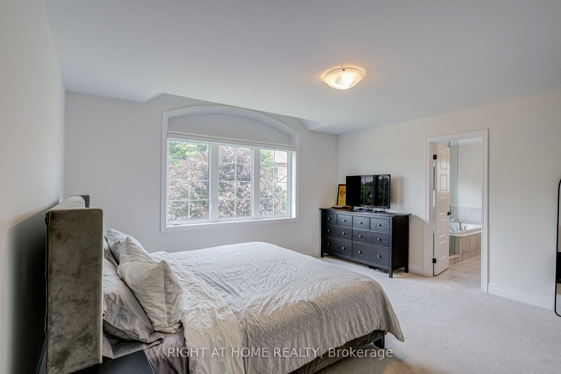 51 Rosewell Crescent Property Photo 32