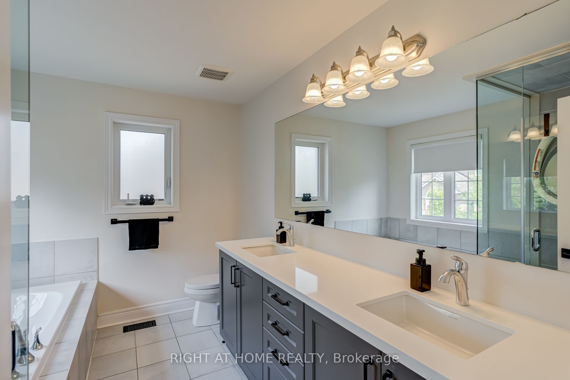 51 Rosewell Crescent Property Photo 33
