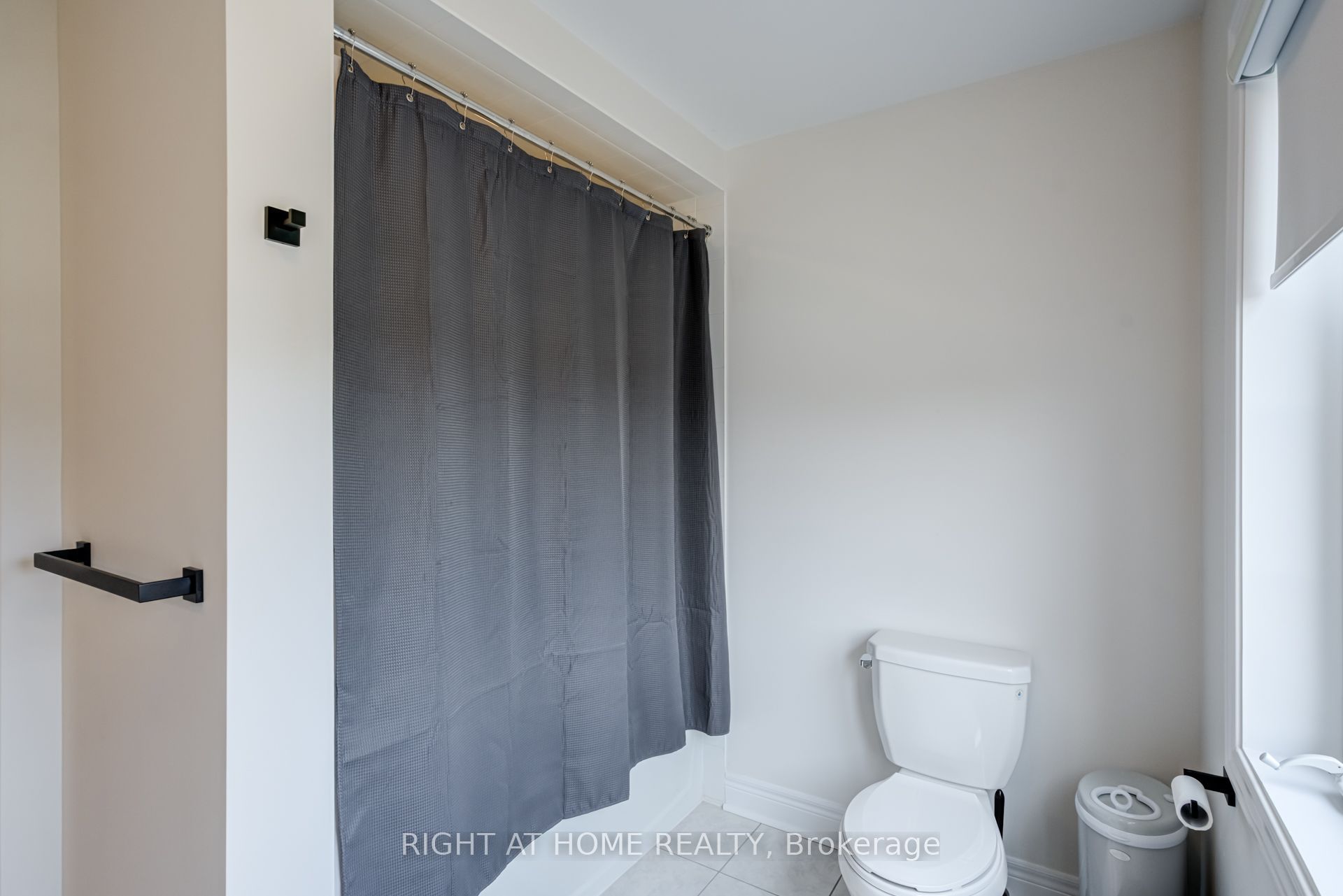 51 Rosewell Crescent Property Photo 43