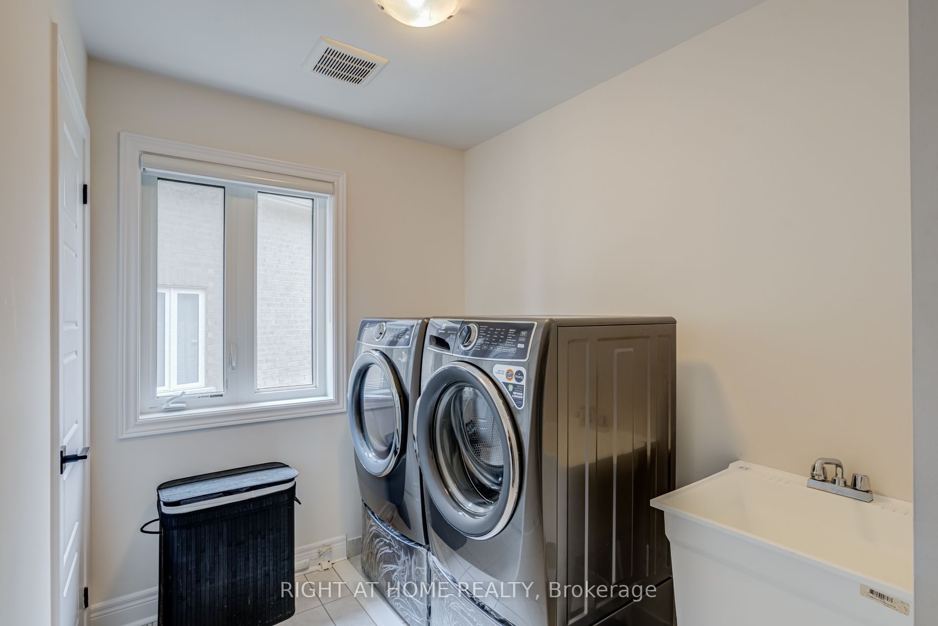 51 Rosewell Crescent Property Photo 44