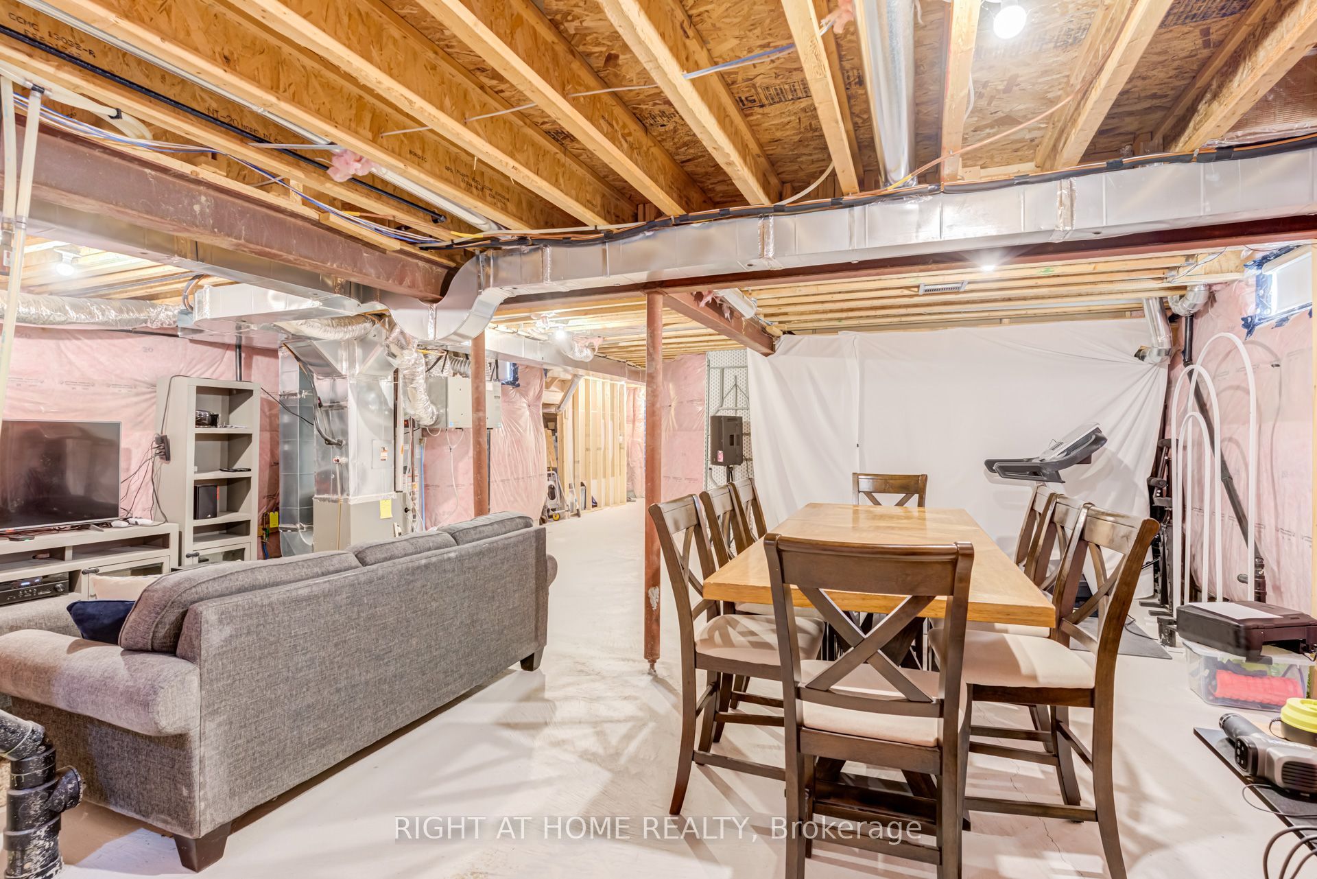 51 Rosewell Crescent Property Photo 46